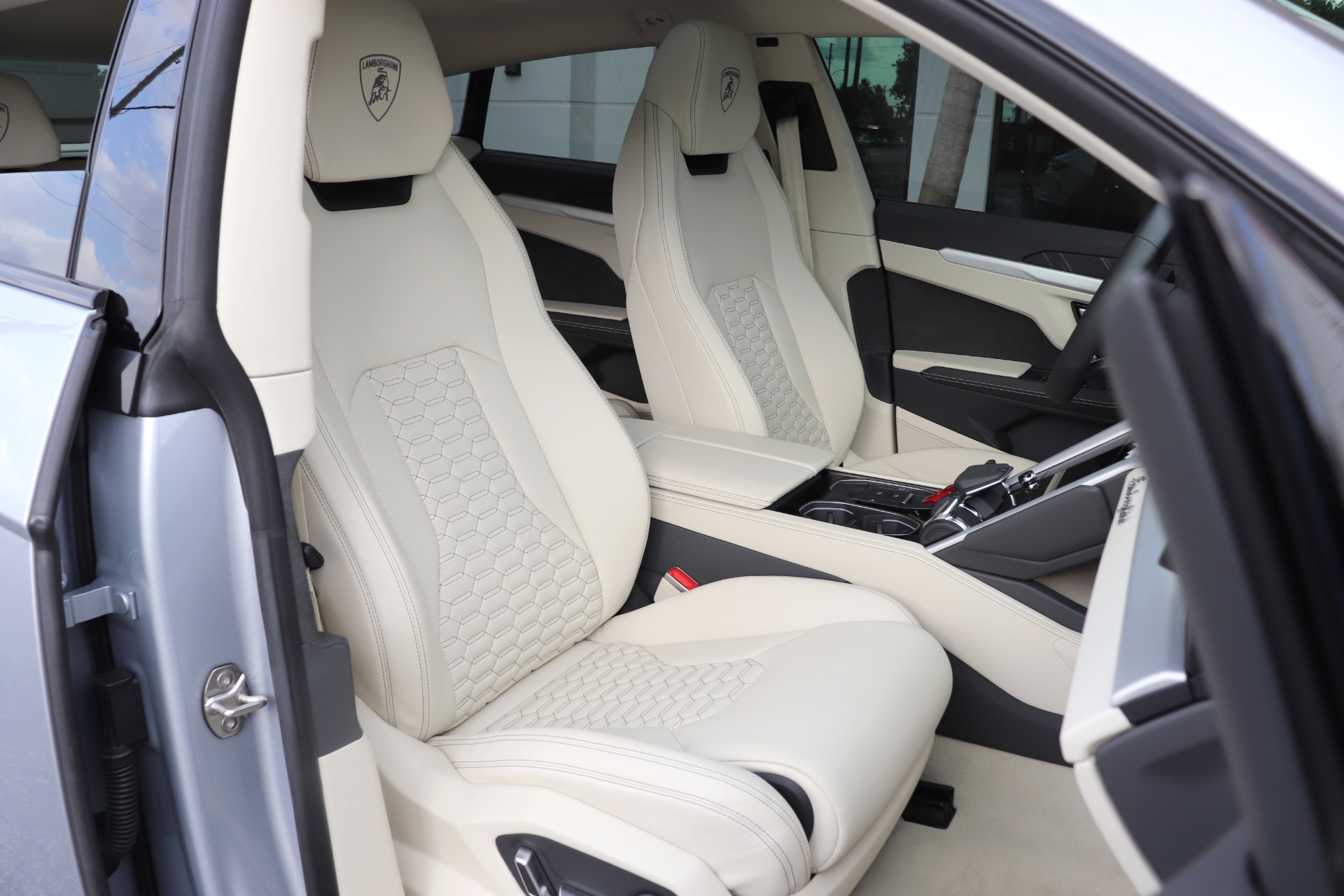 Used-2020-Lamborghini-Urus