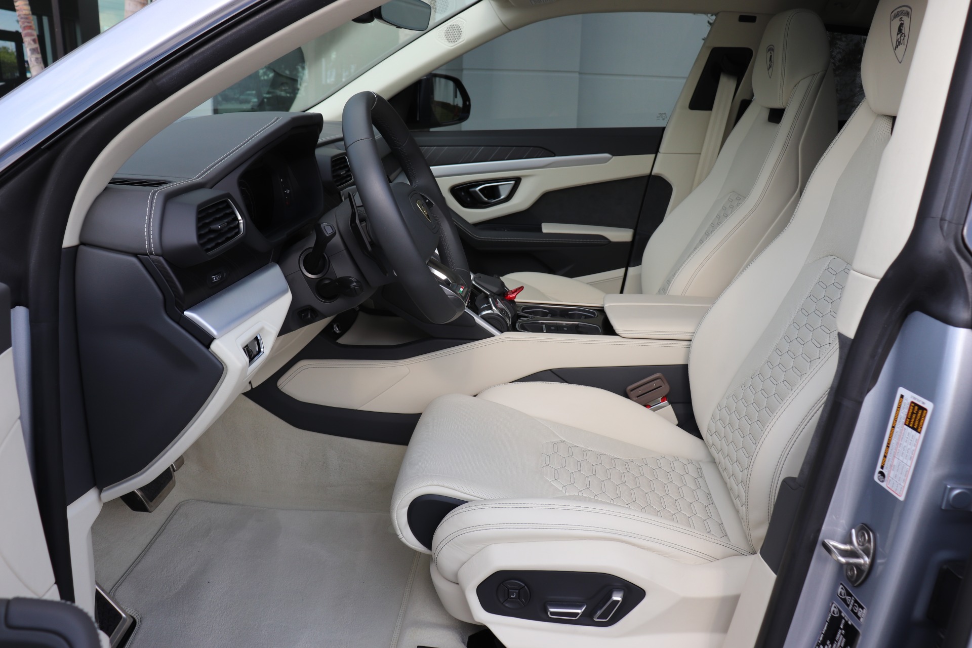 Used-2020-Lamborghini-Urus