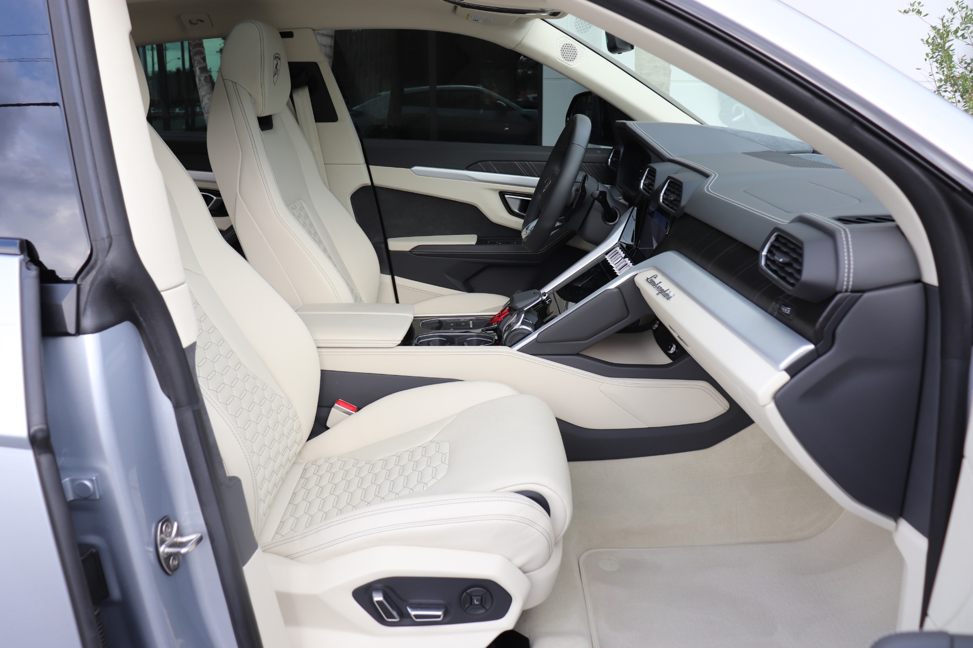 Used-2020-Lamborghini-Urus