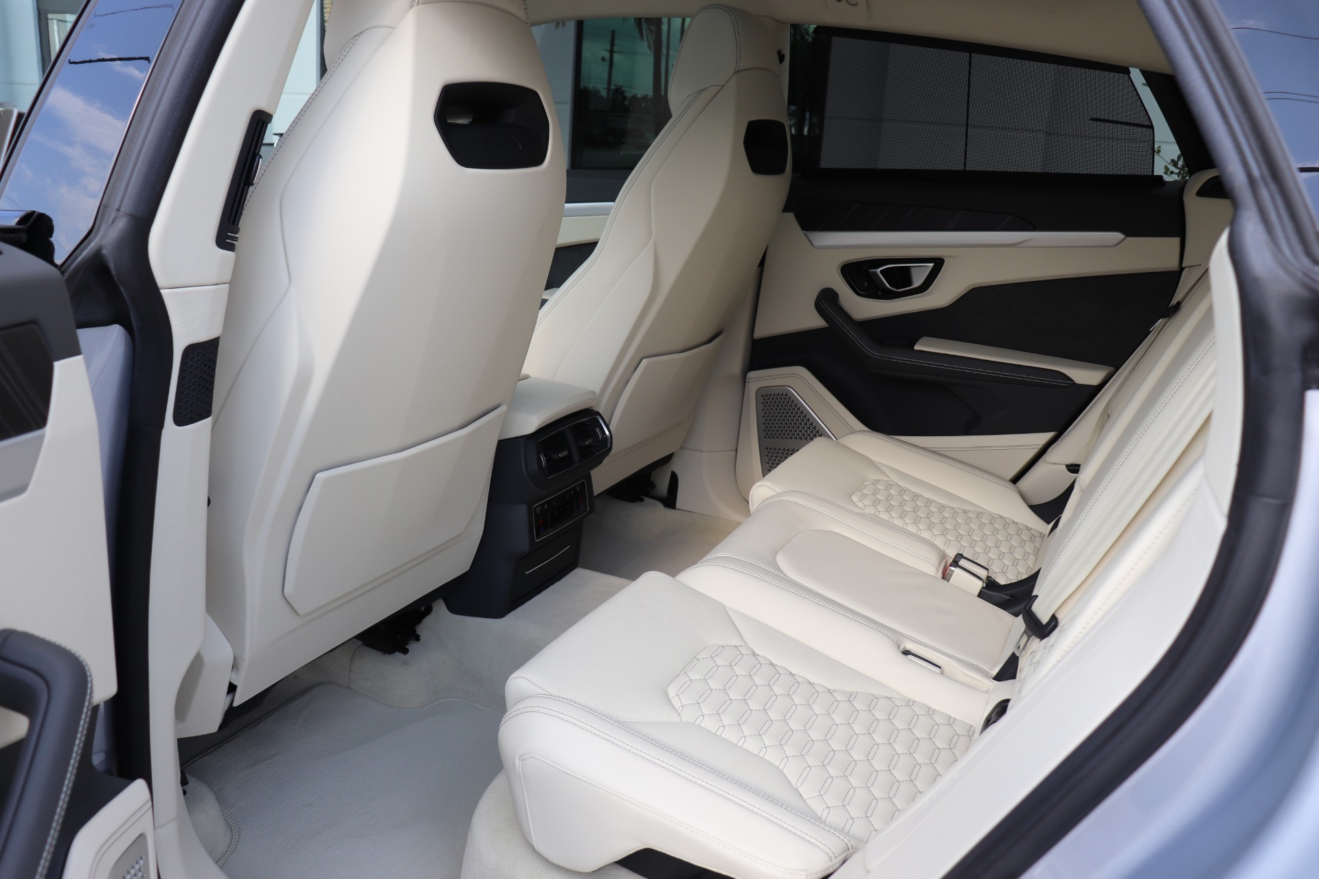 Used-2020-Lamborghini-Urus