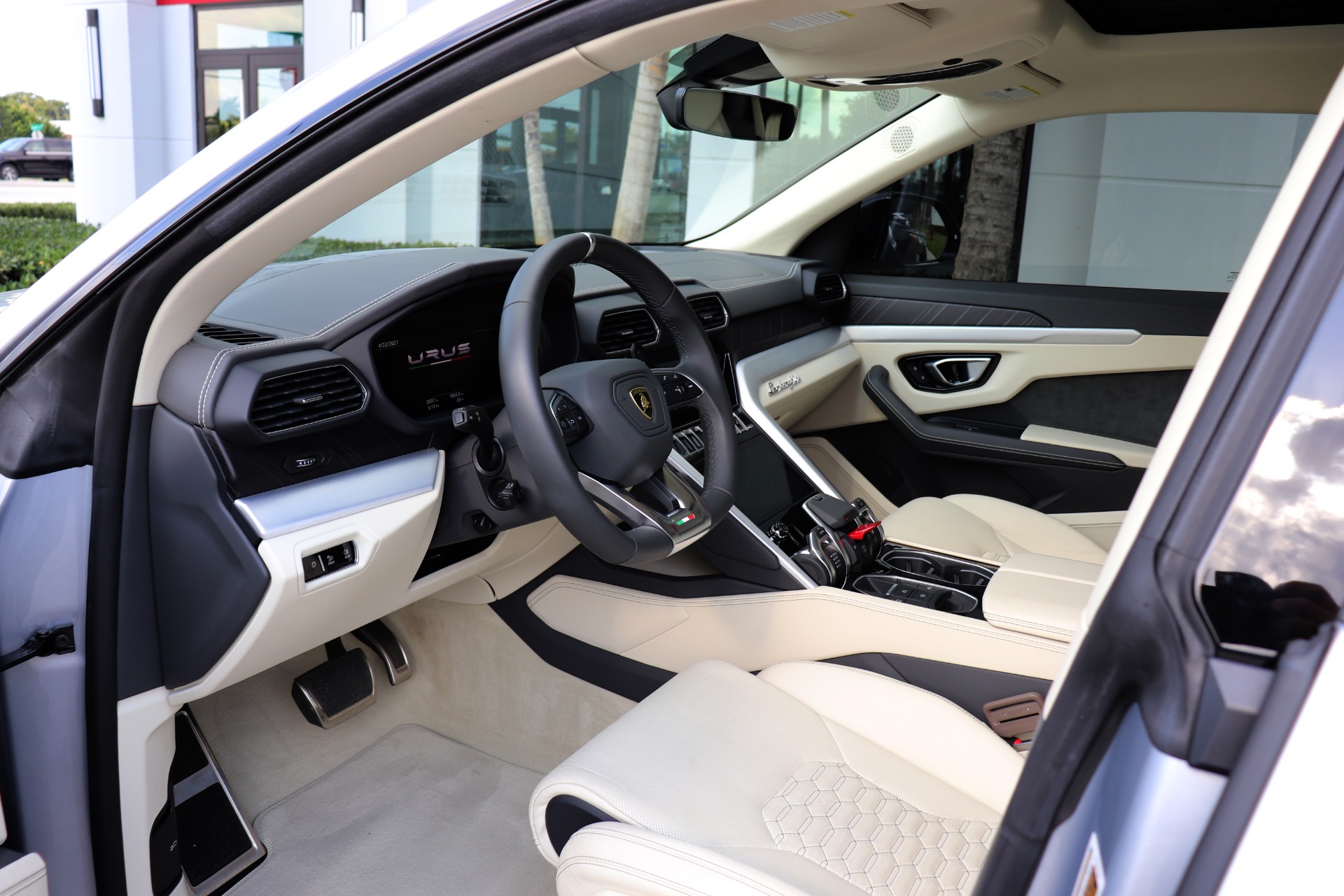 Used-2020-Lamborghini-Urus
