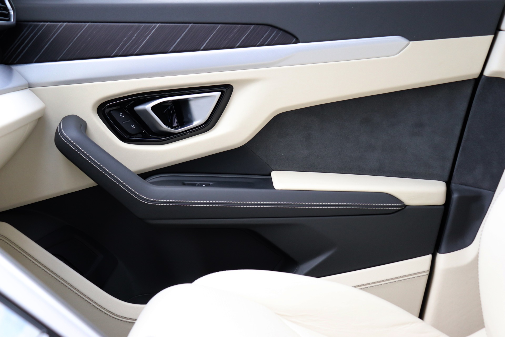 Used-2020-Lamborghini-Urus