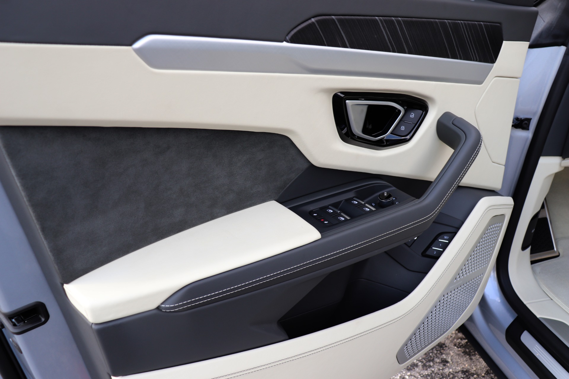 Used-2020-Lamborghini-Urus