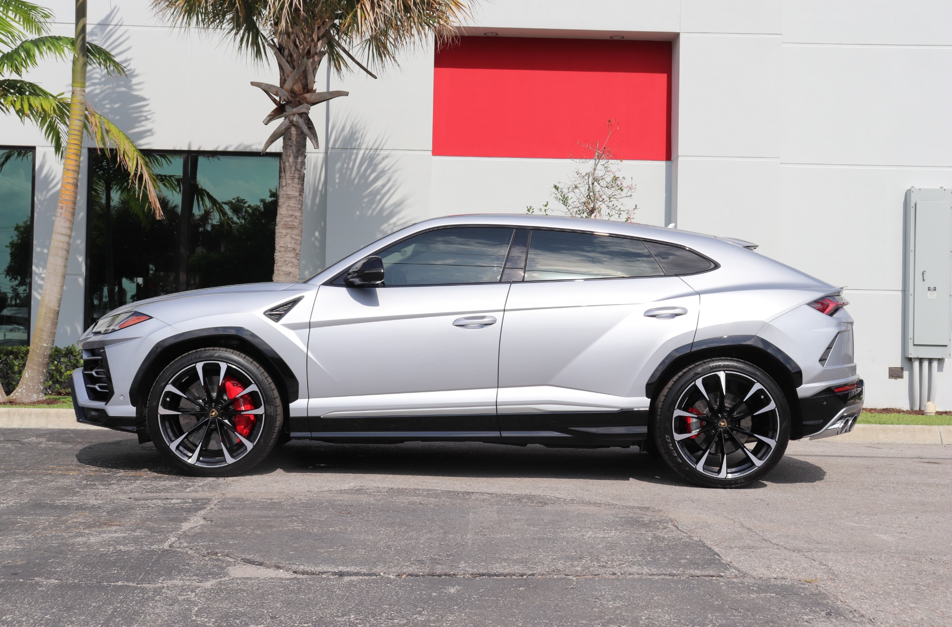 Used-2020-Lamborghini-Urus