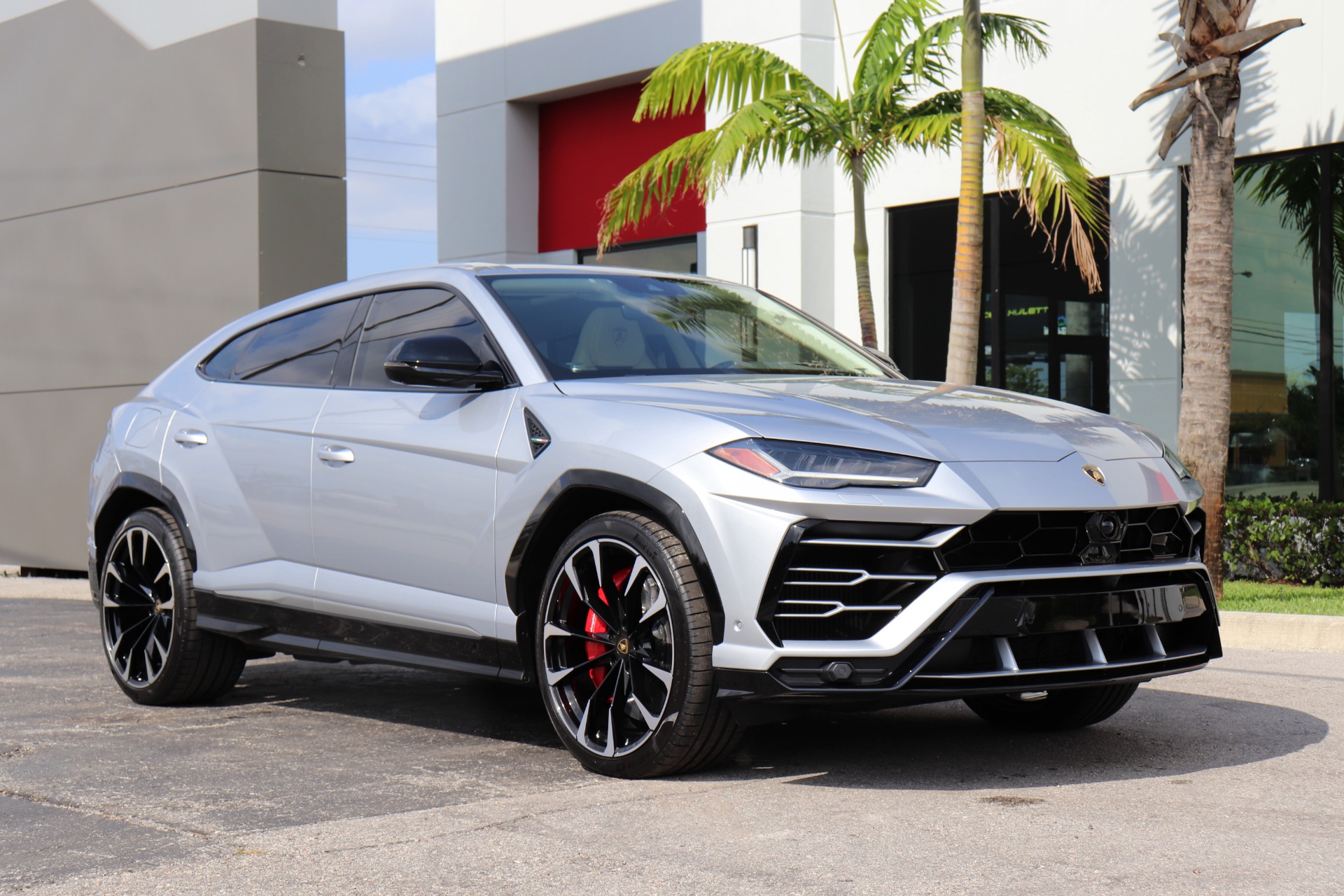 Used-2020-Lamborghini-Urus