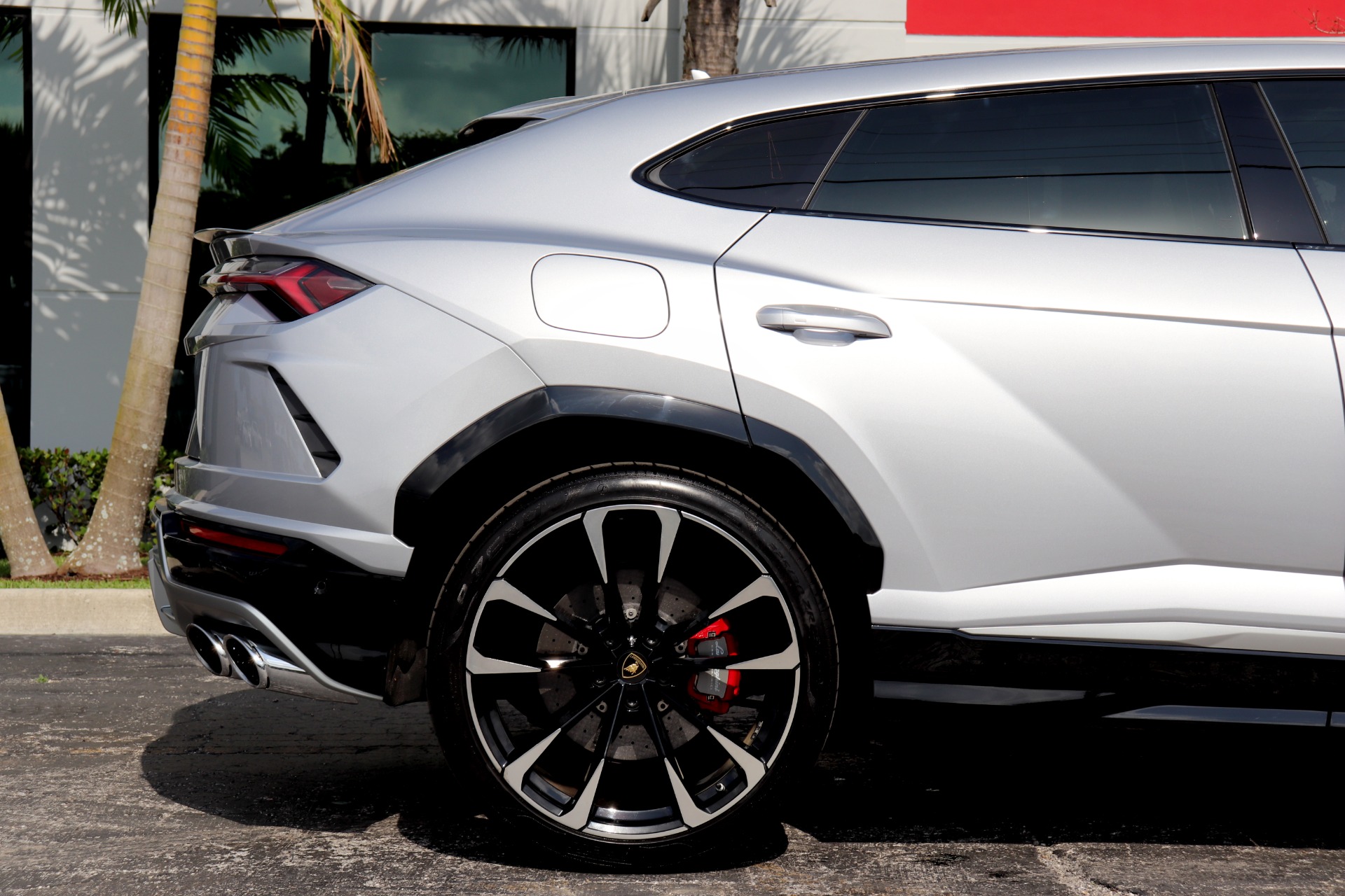 Used-2020-Lamborghini-Urus