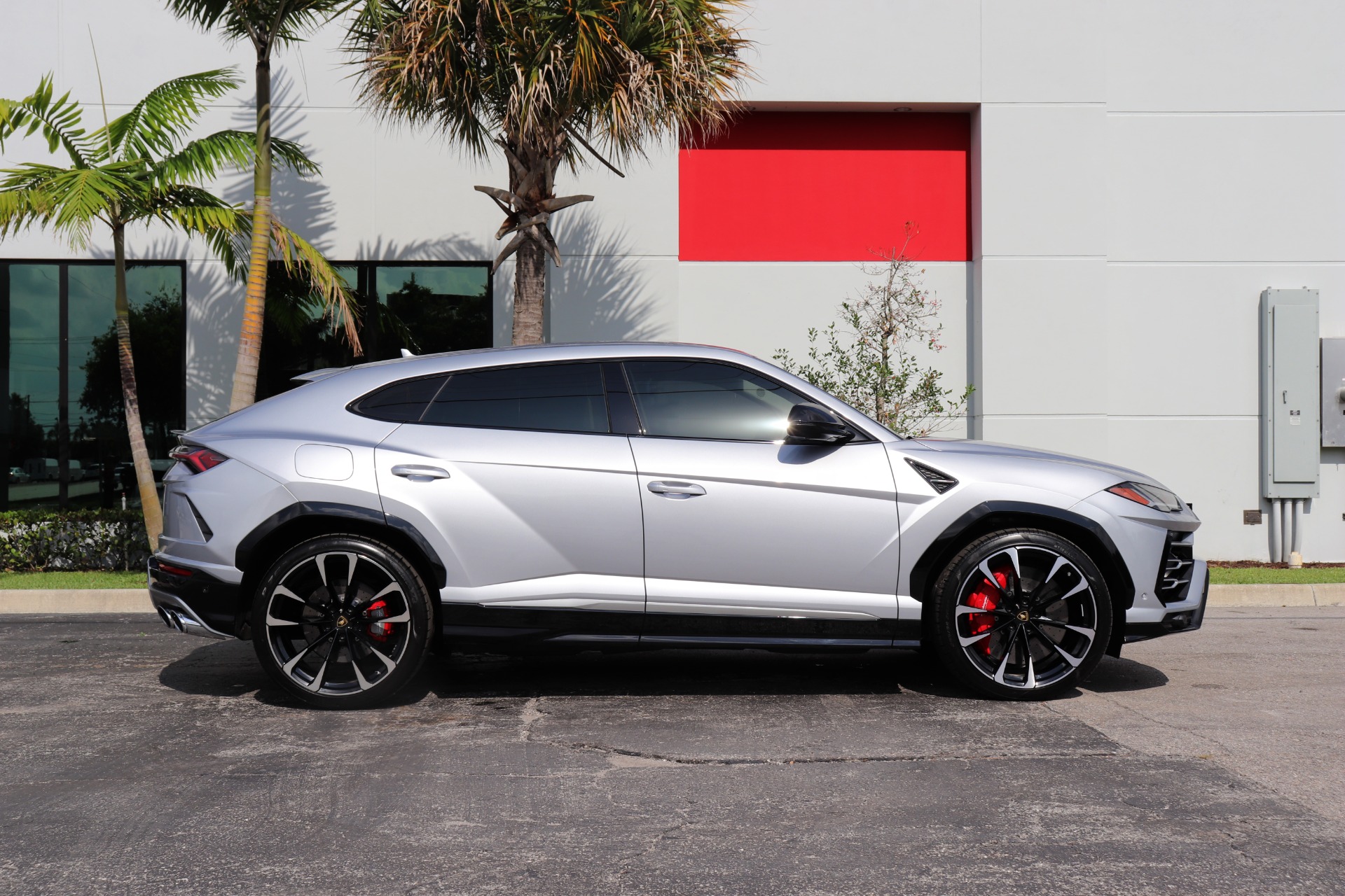 Used-2020-Lamborghini-Urus