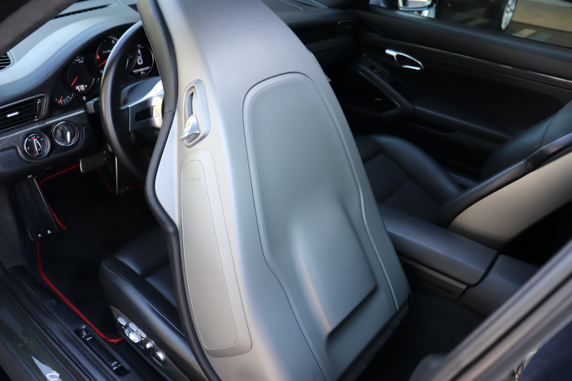 Used-2015-Porsche-911-Turbo