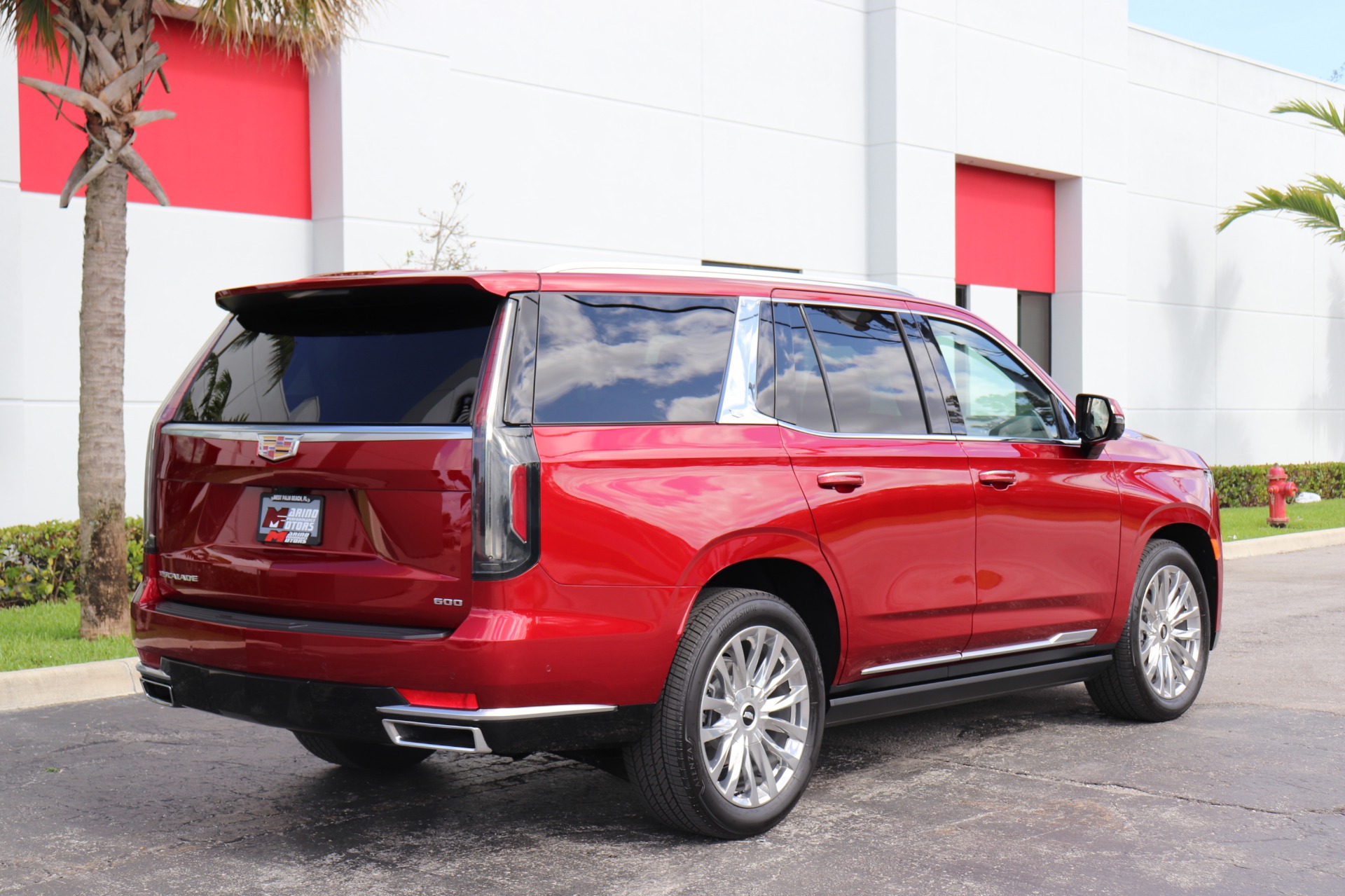 Used-2021-Cadillac-Escalade-Premium-Luxury