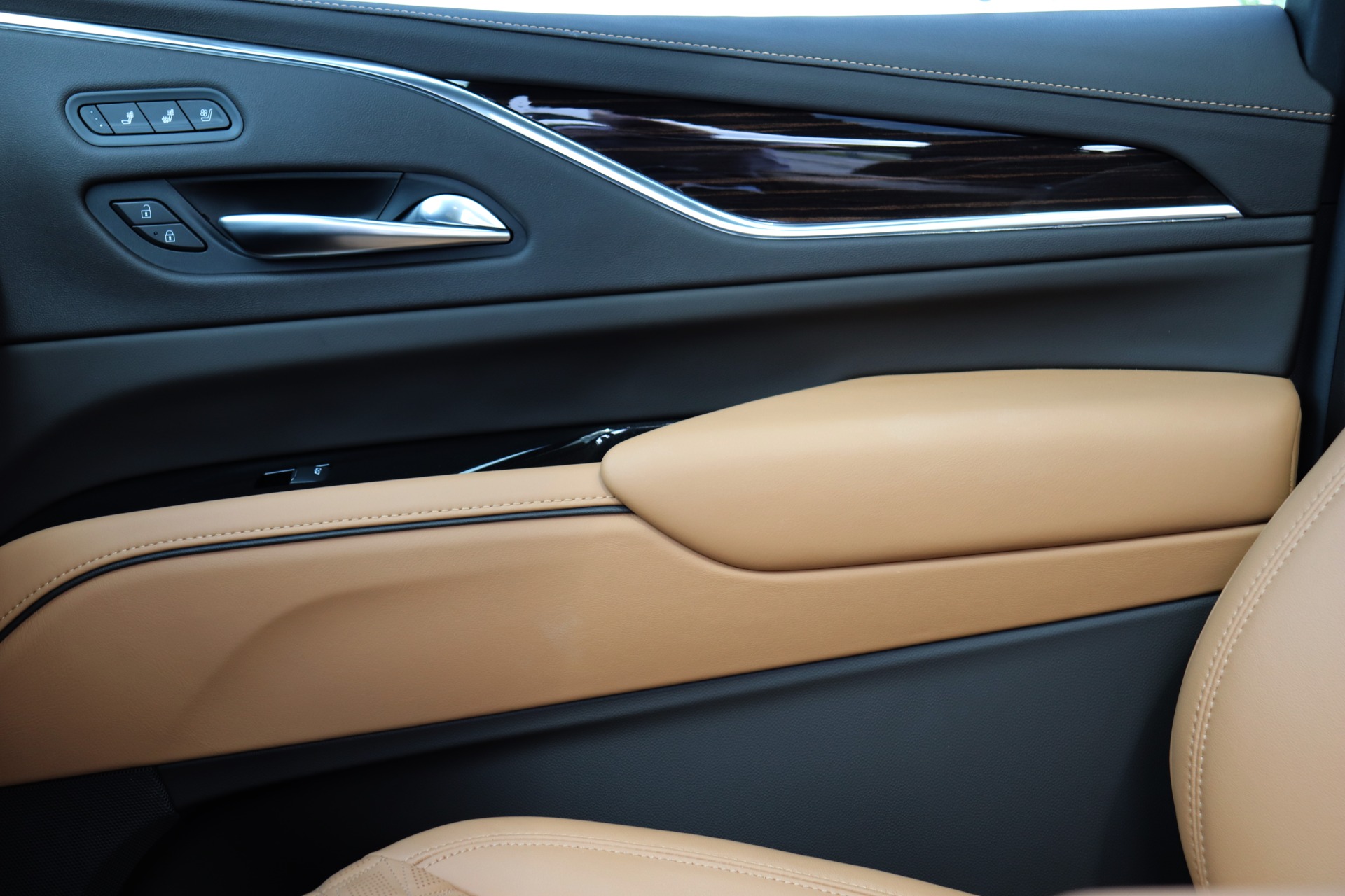 Used-2021-Cadillac-Escalade-Premium-Luxury