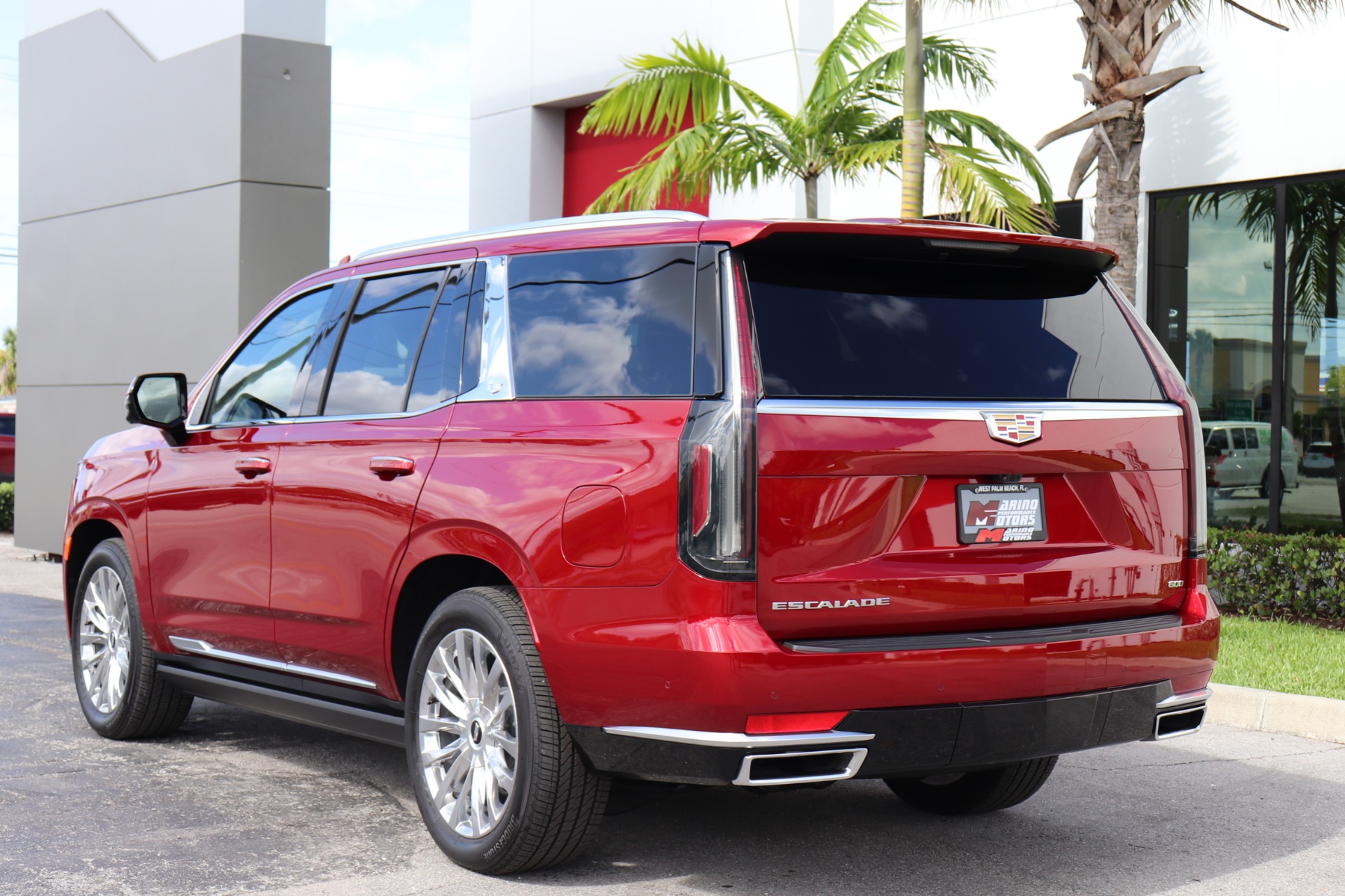 Used-2021-Cadillac-Escalade-Premium-Luxury