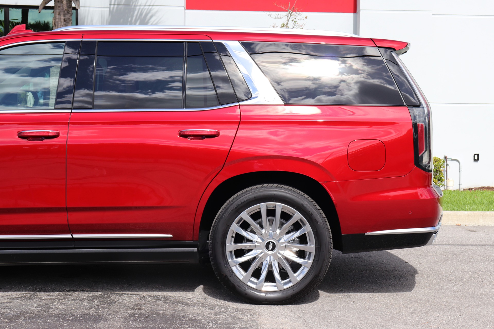 Used-2021-Cadillac-Escalade-Premium-Luxury
