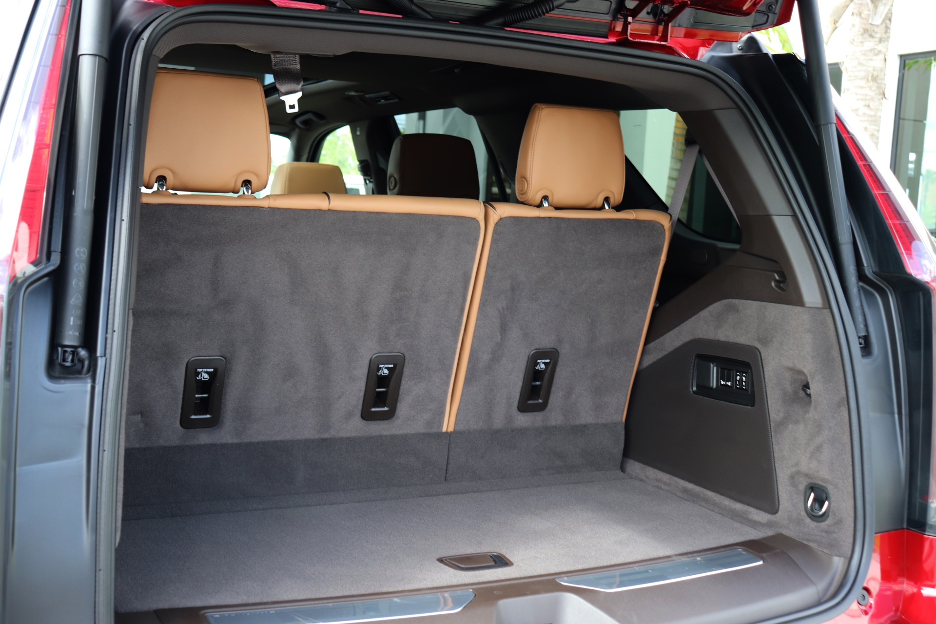 Used-2021-Cadillac-Escalade-Premium-Luxury