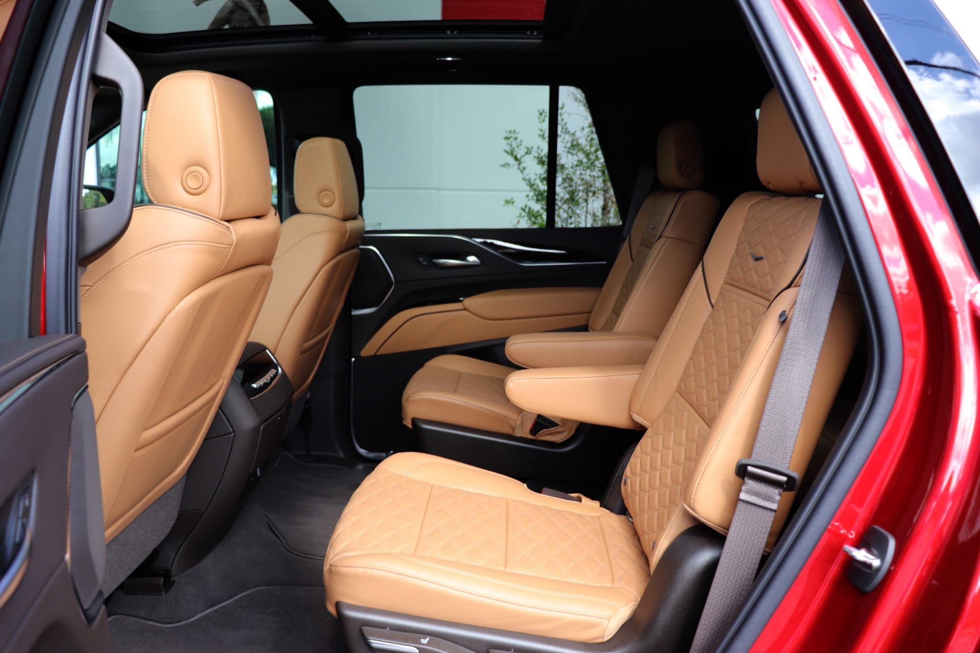 Used-2021-Cadillac-Escalade-Premium-Luxury