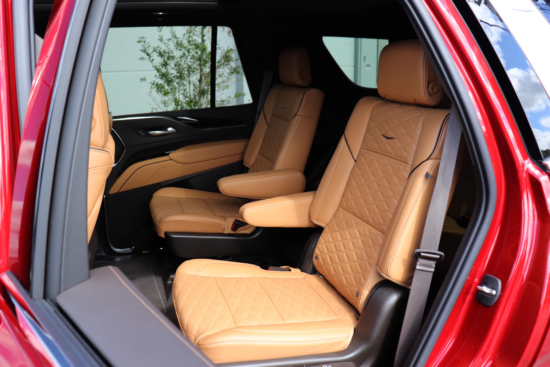 Used-2021-Cadillac-Escalade-Premium-Luxury
