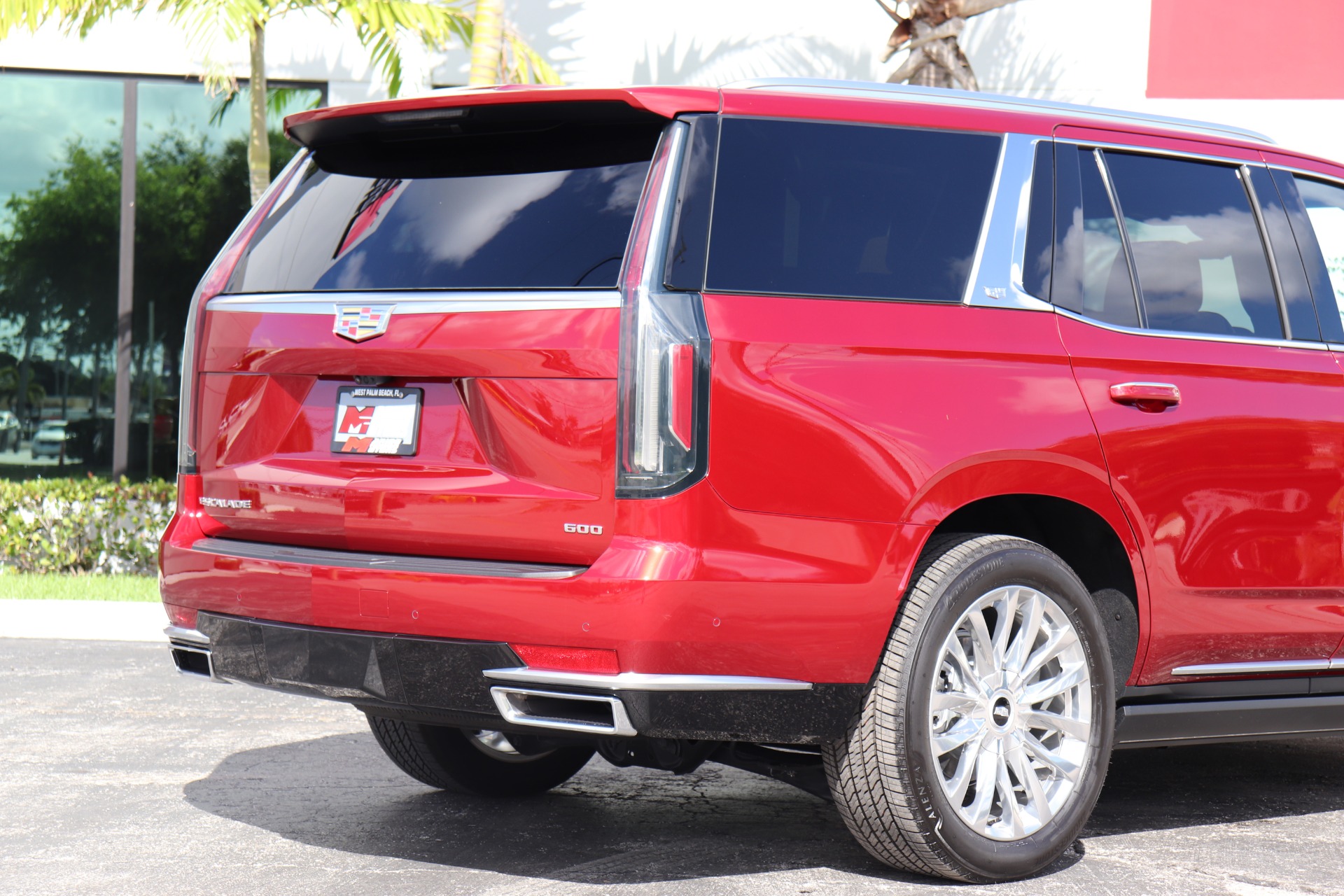 Used-2021-Cadillac-Escalade-Premium-Luxury