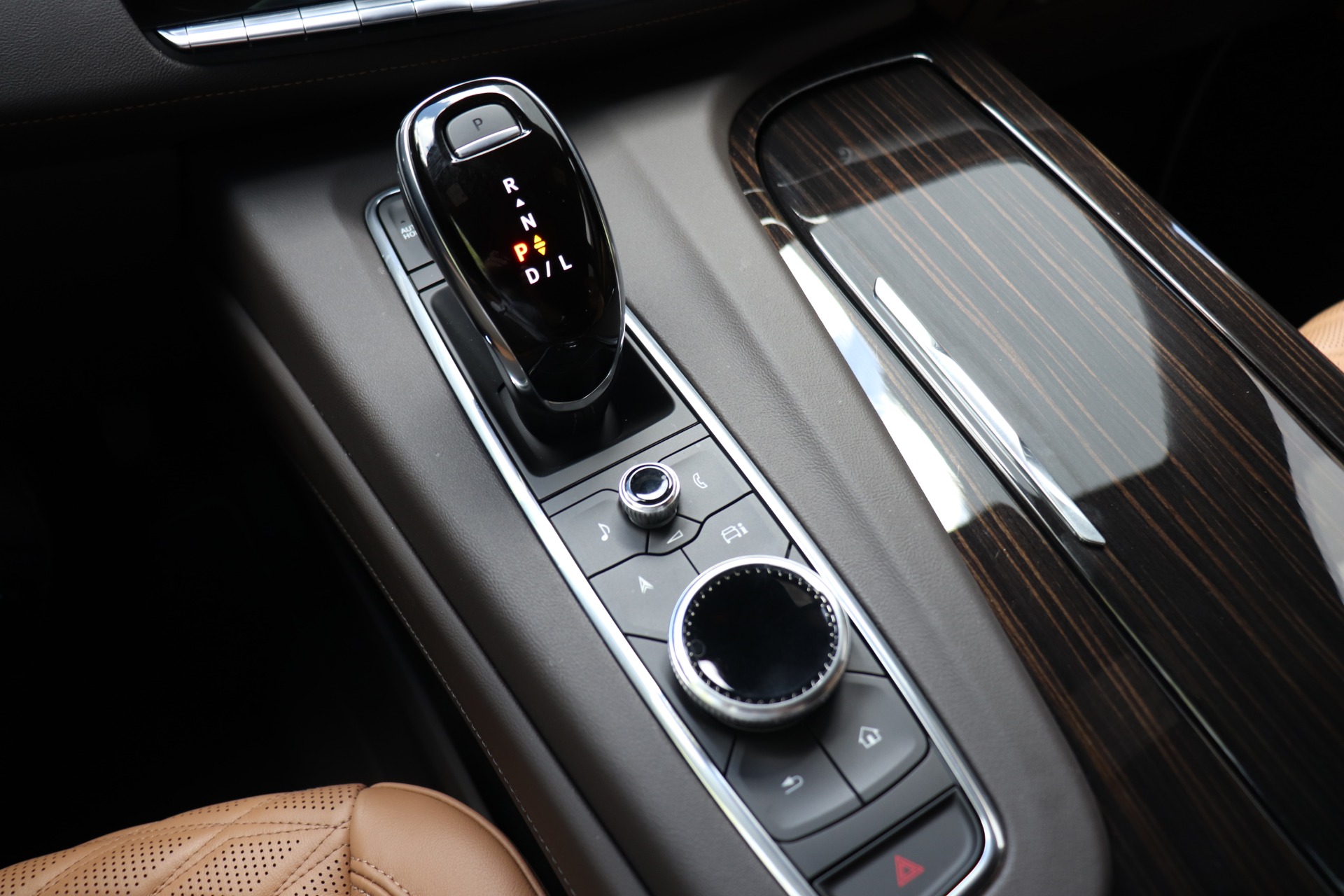 Used-2021-Cadillac-Escalade-Premium-Luxury