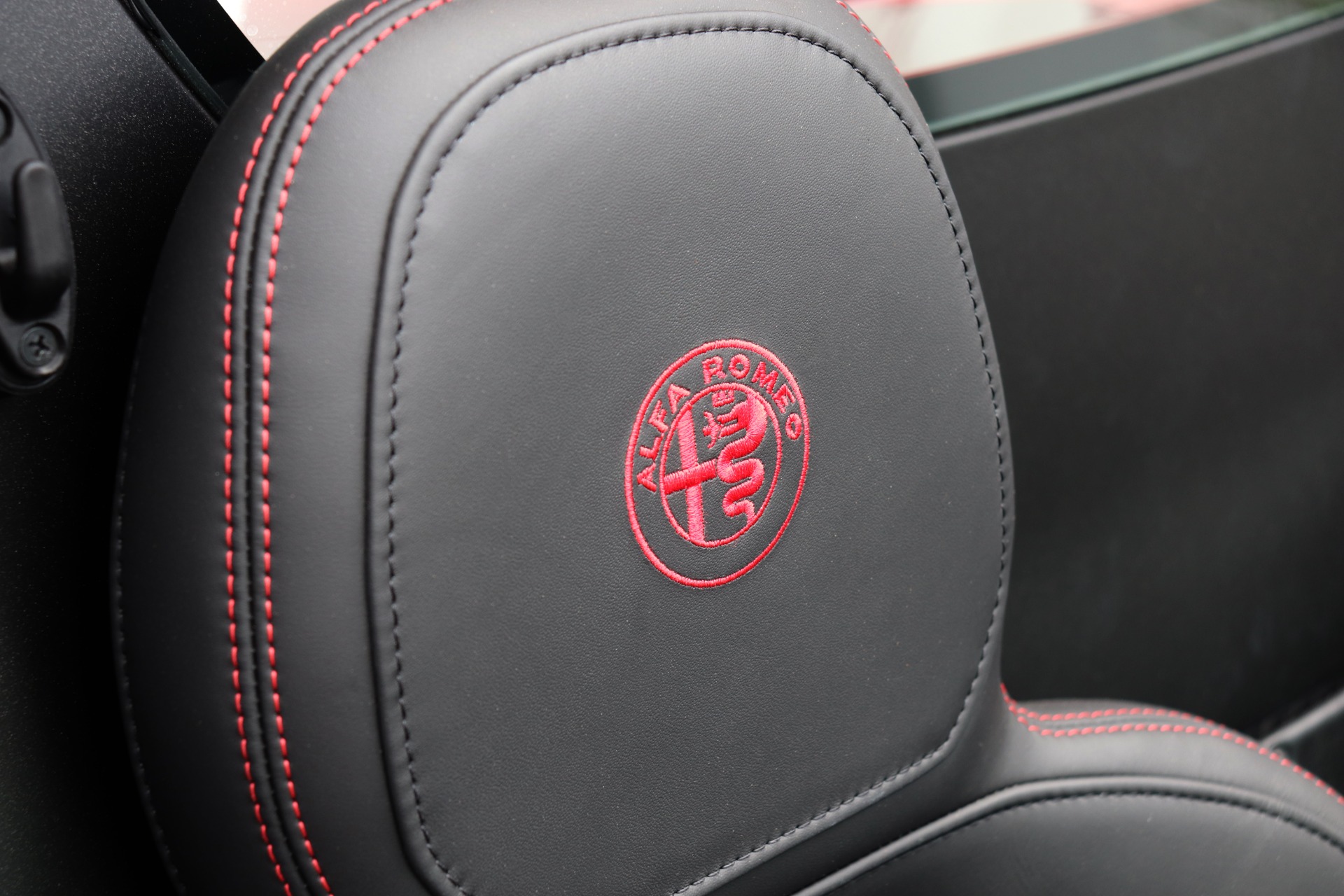 Used-2019-Alfa-Romeo-4C-Spider