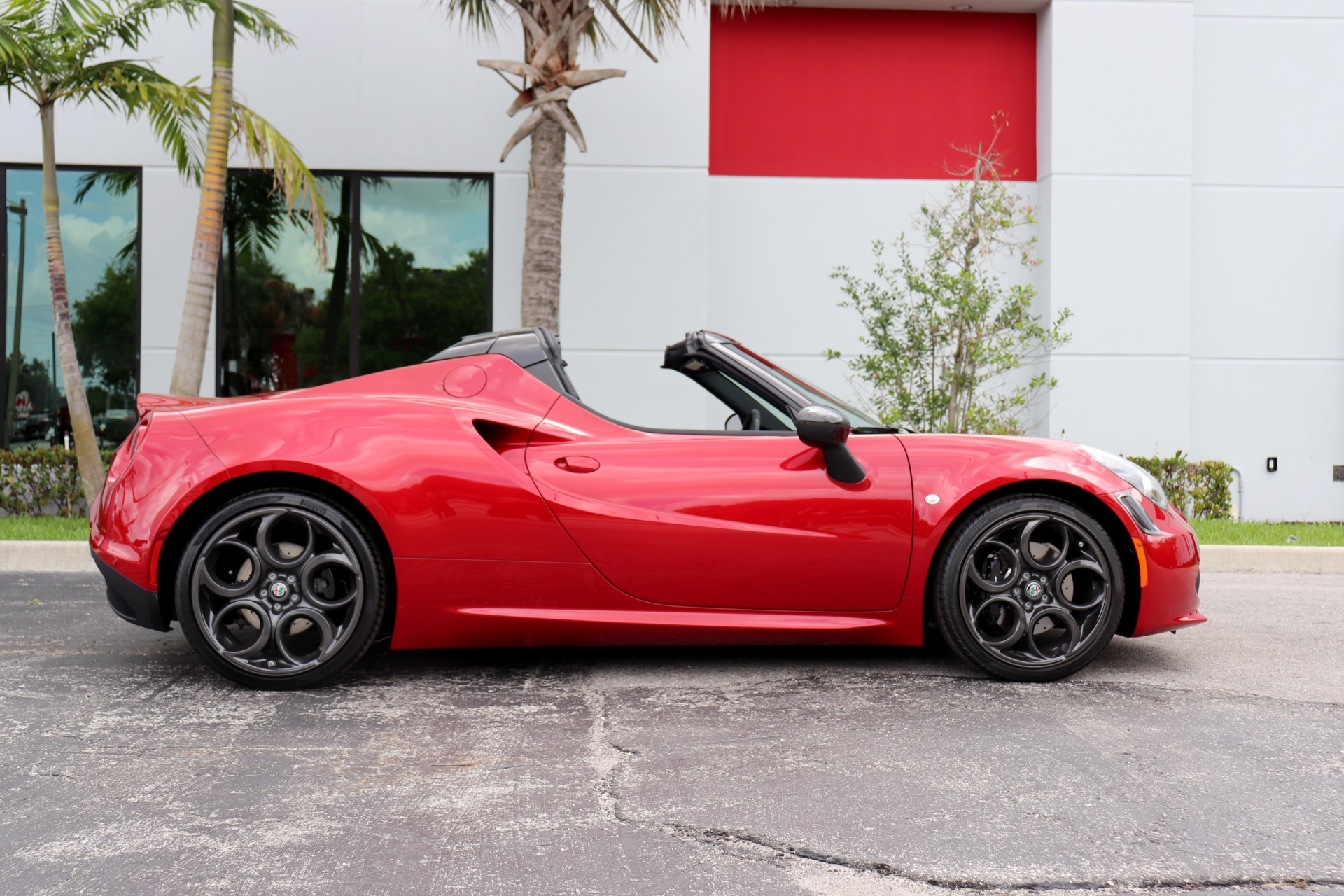 Used-2019-Alfa-Romeo-4C-Spider