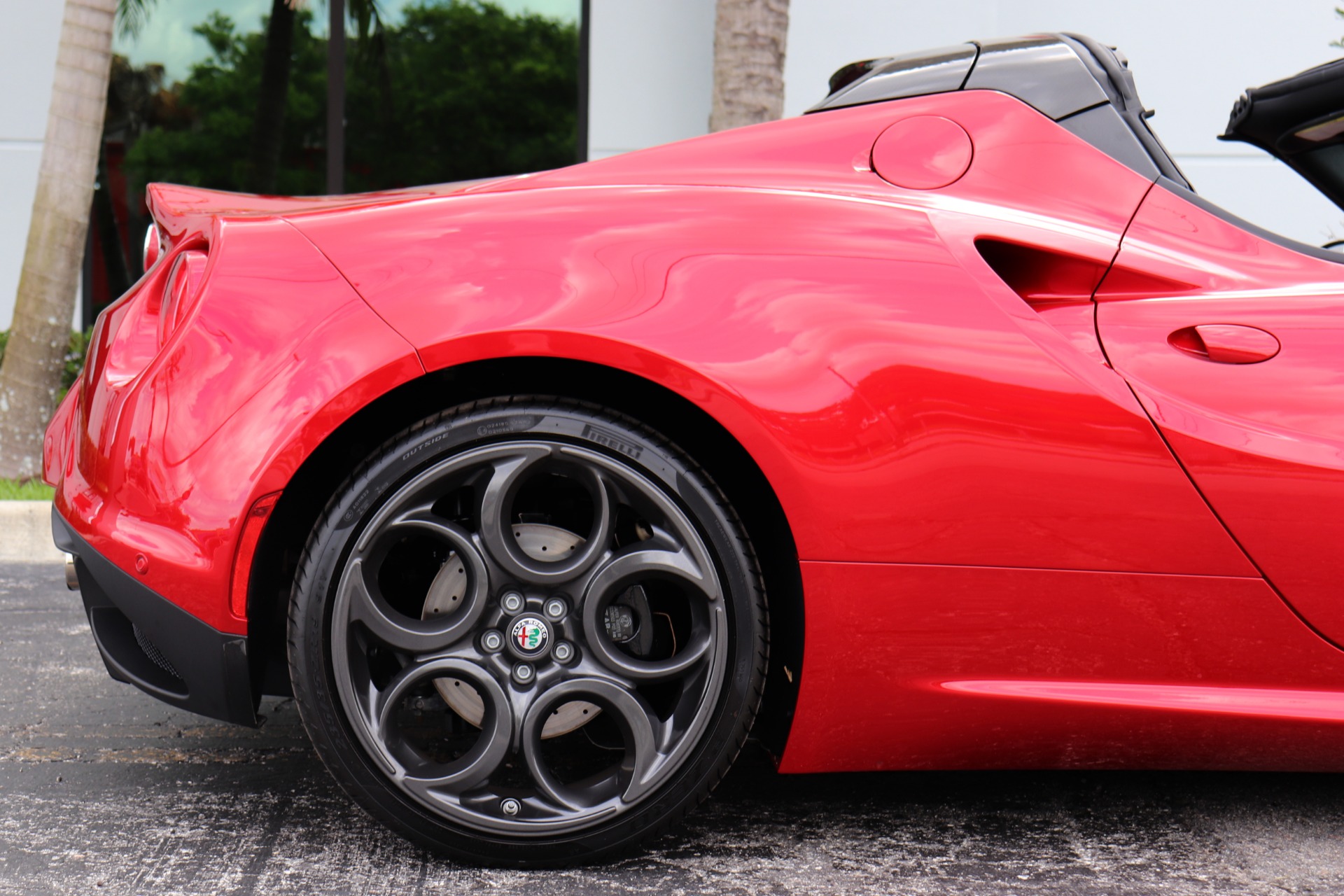 Used-2019-Alfa-Romeo-4C-Spider