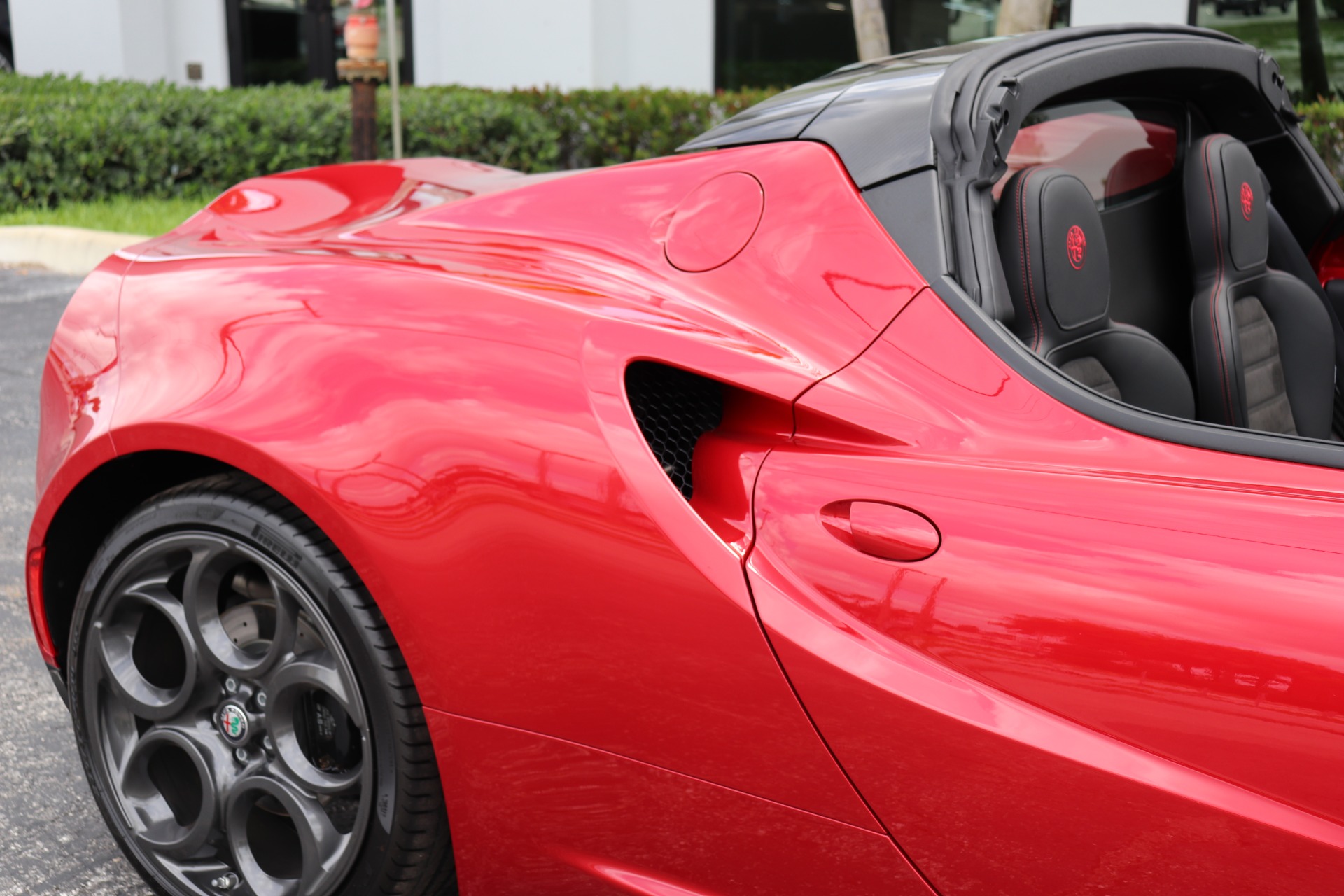 Used-2019-Alfa-Romeo-4C-Spider