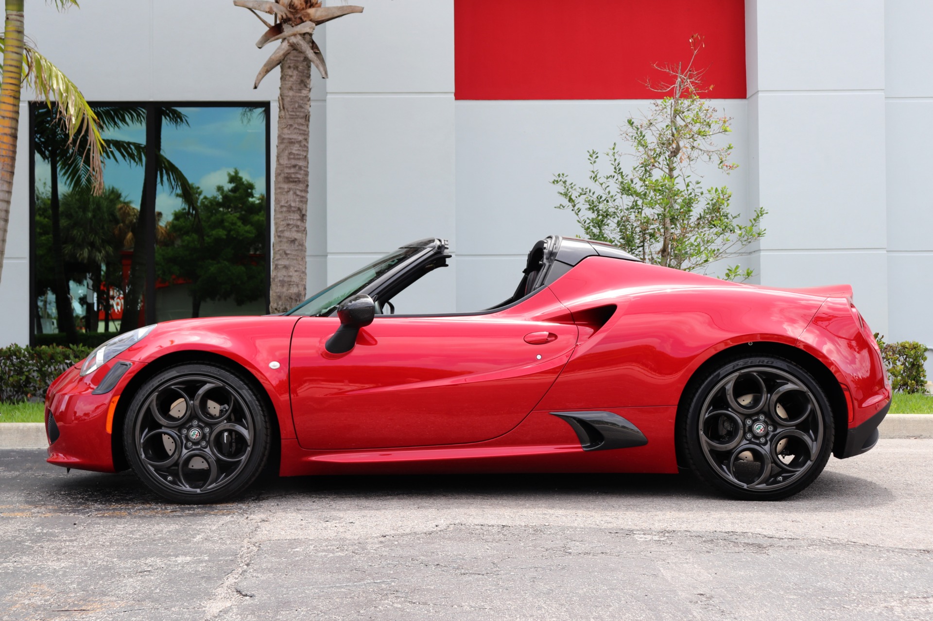 Used-2019-Alfa-Romeo-4C-Spider