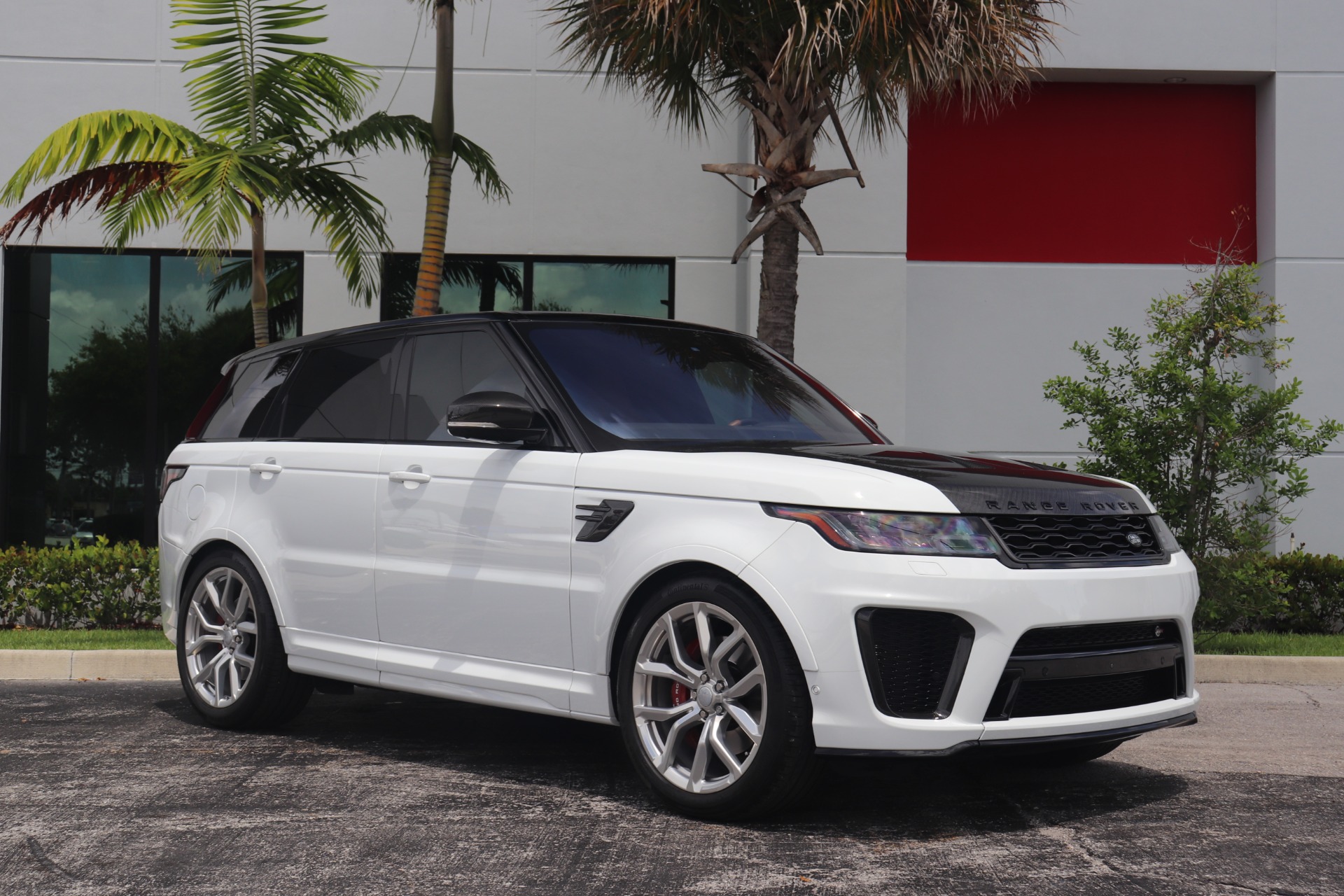 Used-2018-Land-Rover-Range-Rover-Sport-SVR