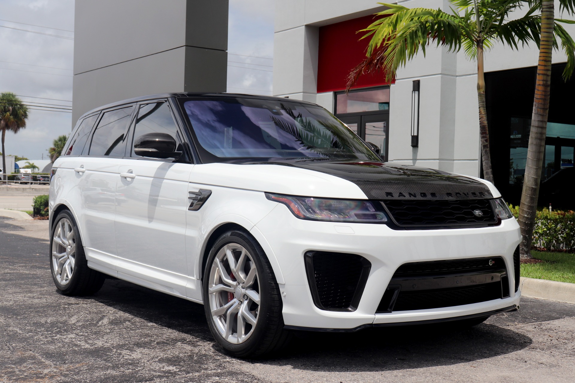 Used-2018-Land-Rover-Range-Rover-Sport-SVR