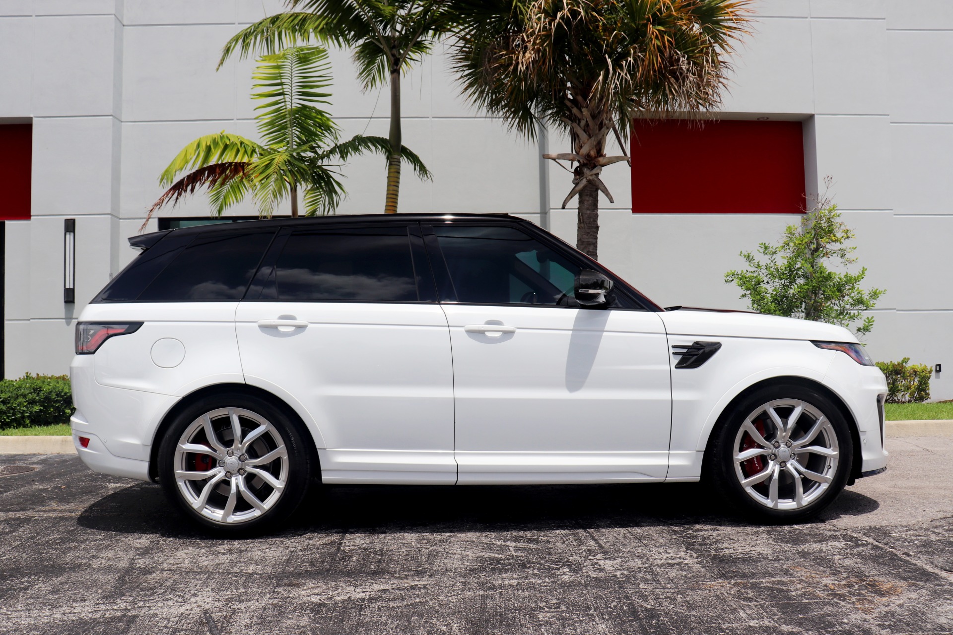 Used-2018-Land-Rover-Range-Rover-Sport-SVR