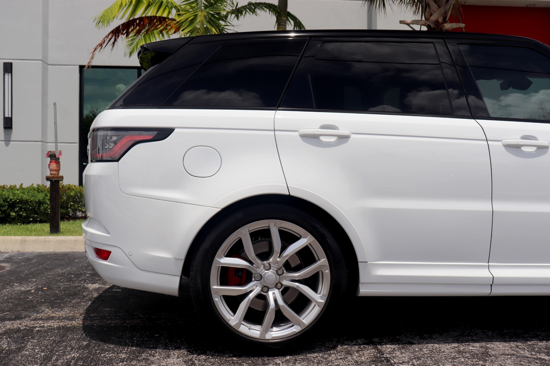 Used-2018-Land-Rover-Range-Rover-Sport-SVR