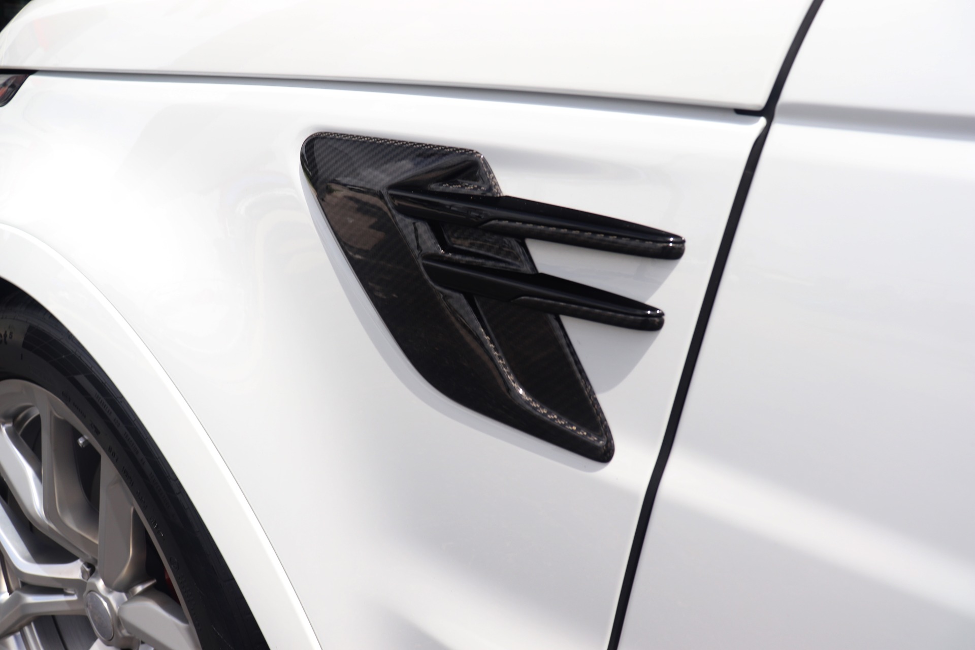 Used-2018-Land-Rover-Range-Rover-Sport-SVR