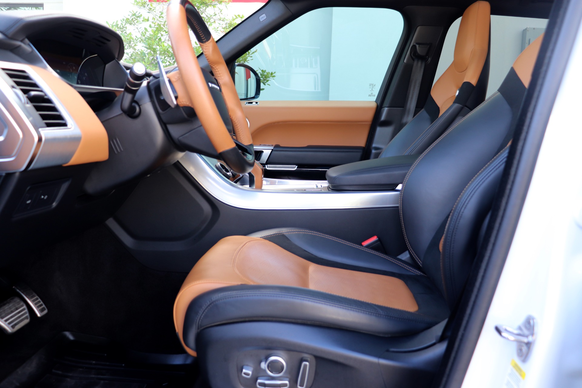 Used-2018-Land-Rover-Range-Rover-Sport-SVR