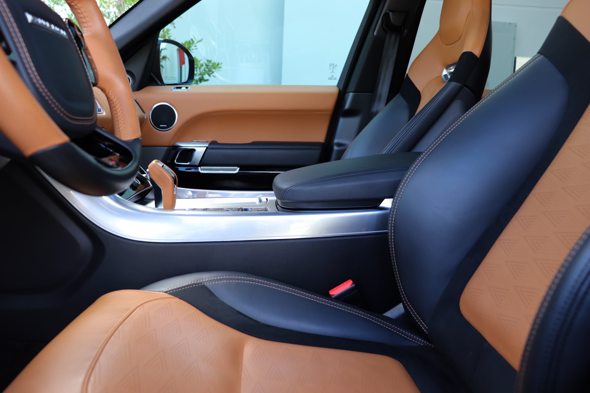 Used-2018-Land-Rover-Range-Rover-Sport-SVR