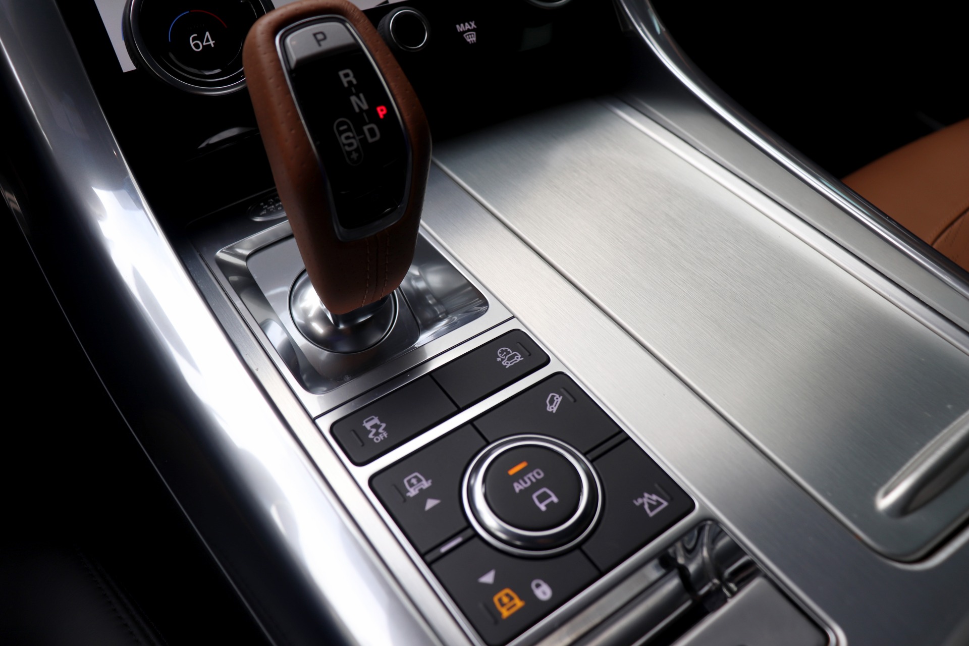 Used-2018-Land-Rover-Range-Rover-Sport-SVR