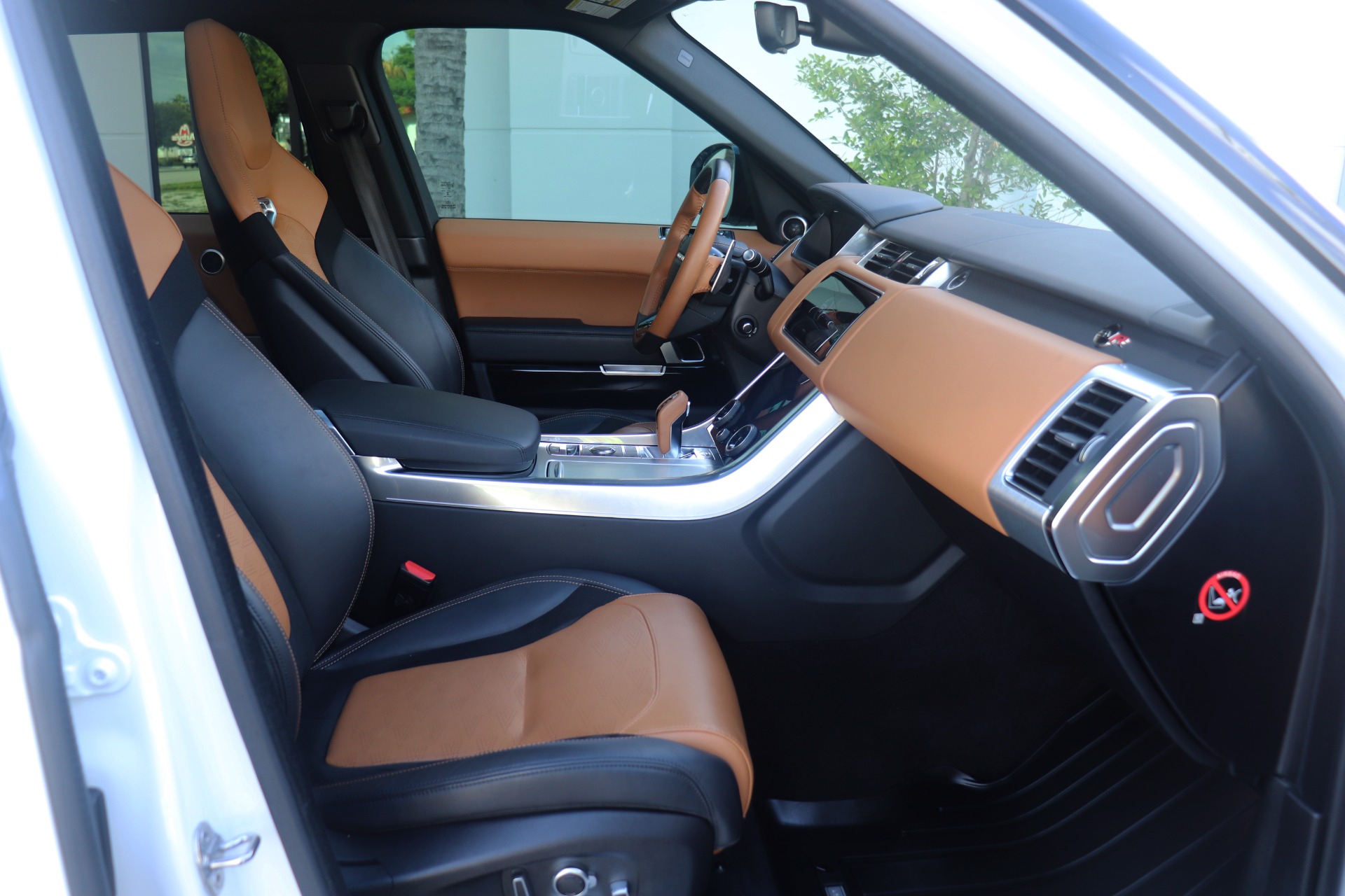 Used-2018-Land-Rover-Range-Rover-Sport-SVR