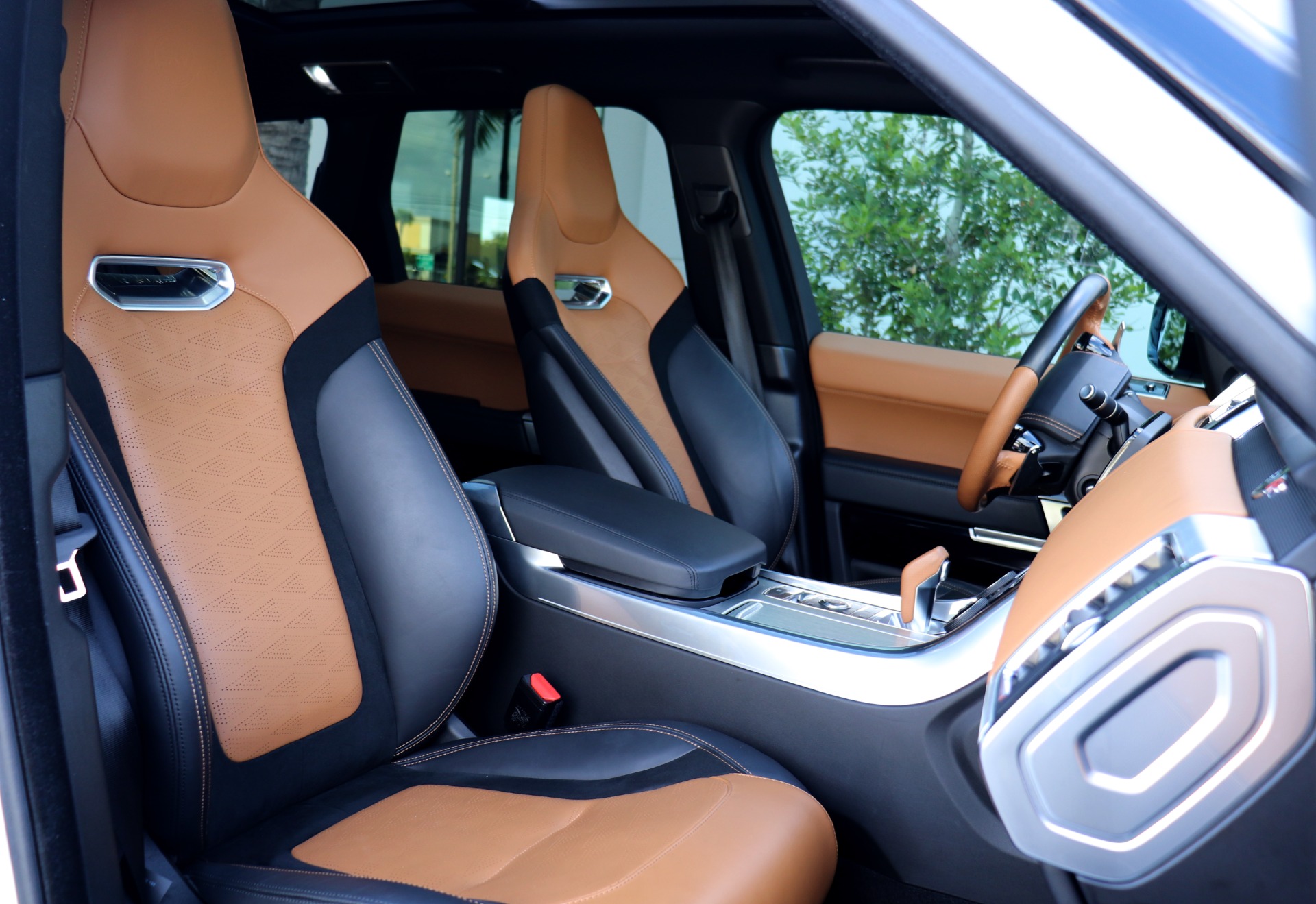 Used-2018-Land-Rover-Range-Rover-Sport-SVR