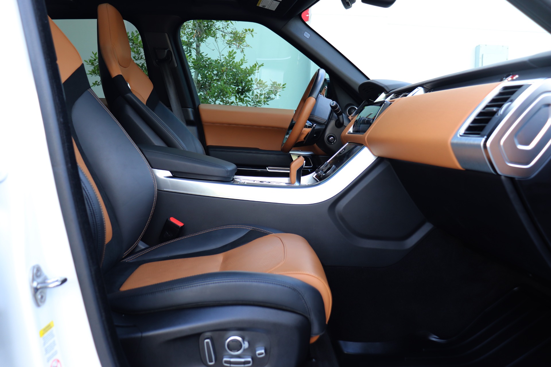 Used-2018-Land-Rover-Range-Rover-Sport-SVR