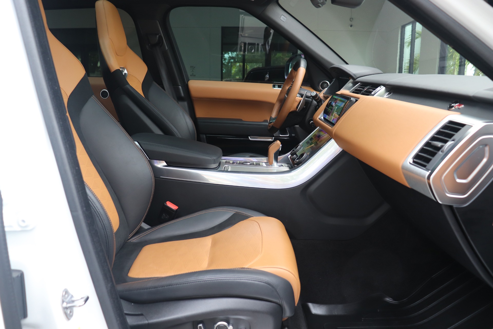 Used-2018-Land-Rover-Range-Rover-Sport-SVR