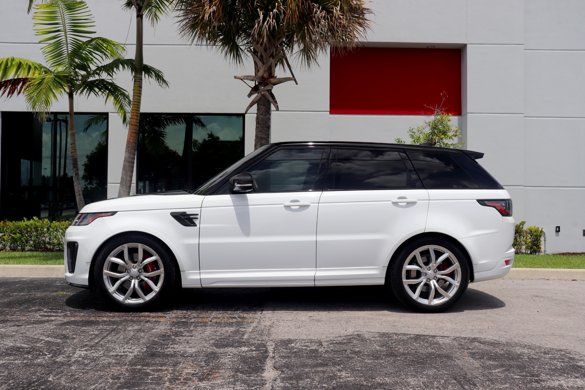 Used-2018-Land-Rover-Range-Rover-Sport-SVR
