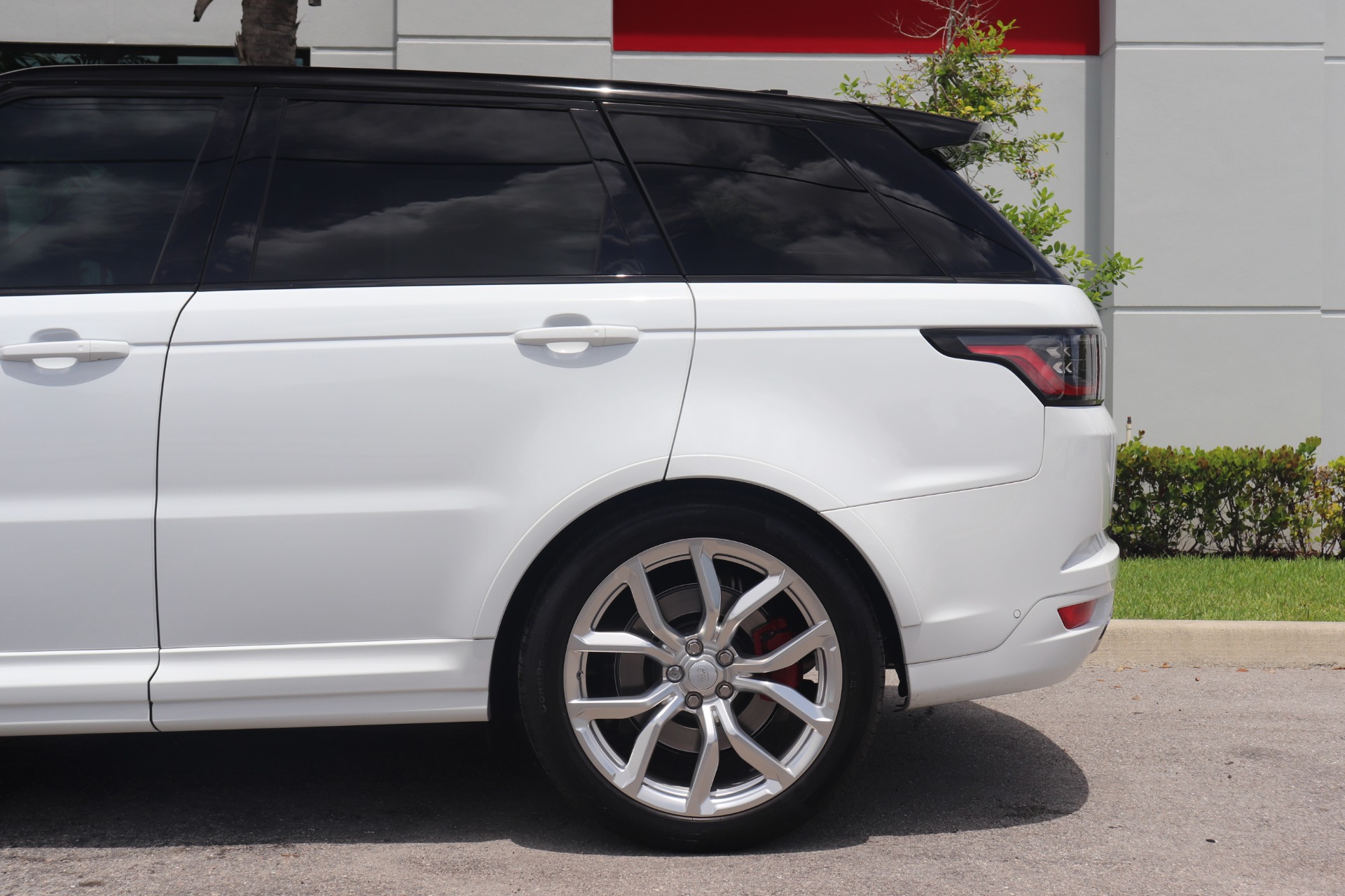Used-2018-Land-Rover-Range-Rover-Sport-SVR