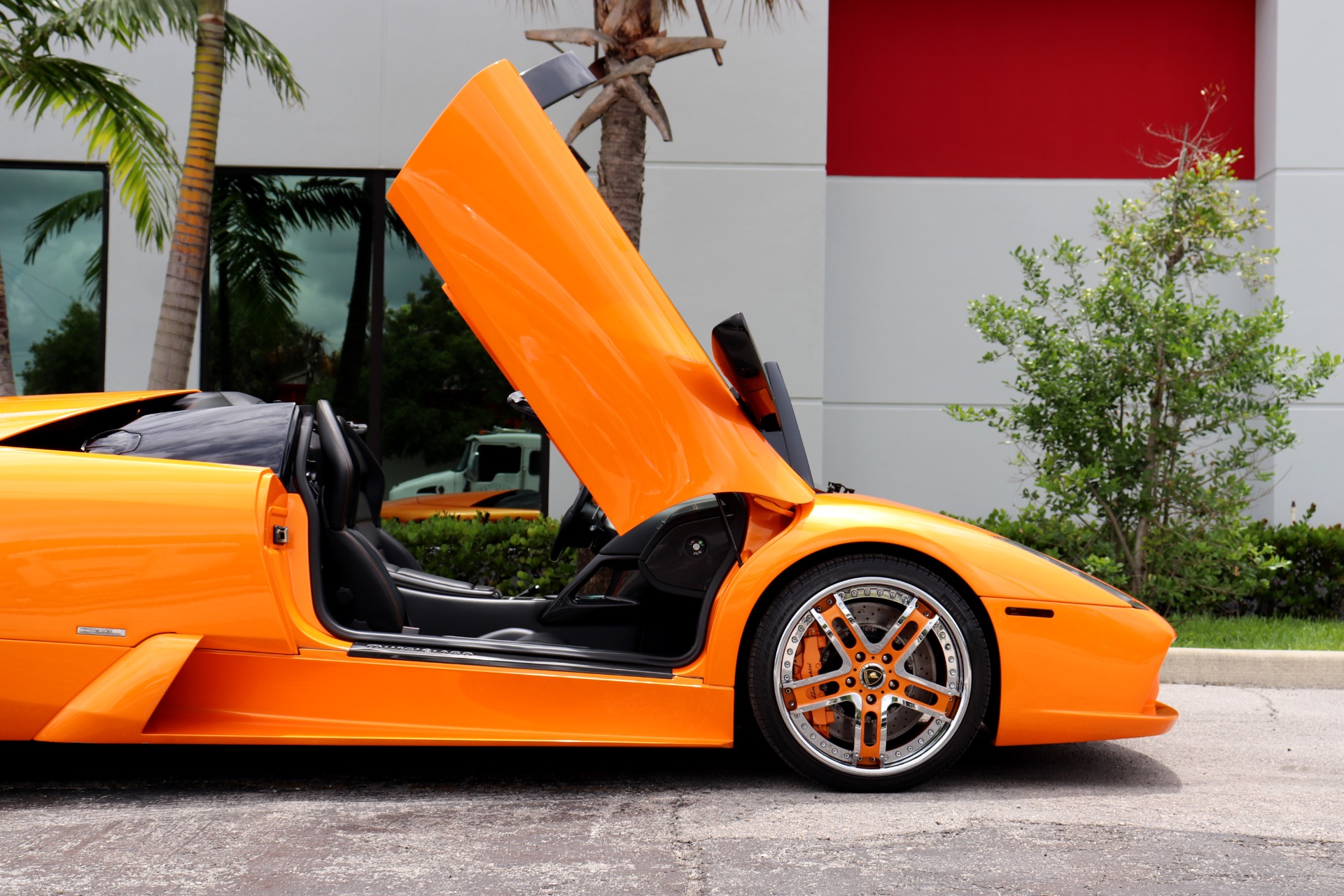 Used-2006-Lamborghini-Murcielago-Roadster
