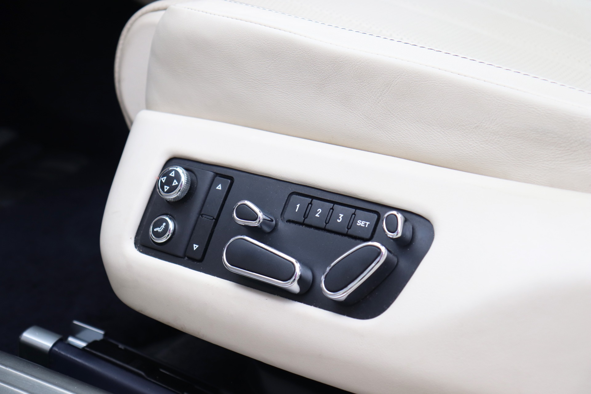 Used-2014-Bentley-Flying-Spur