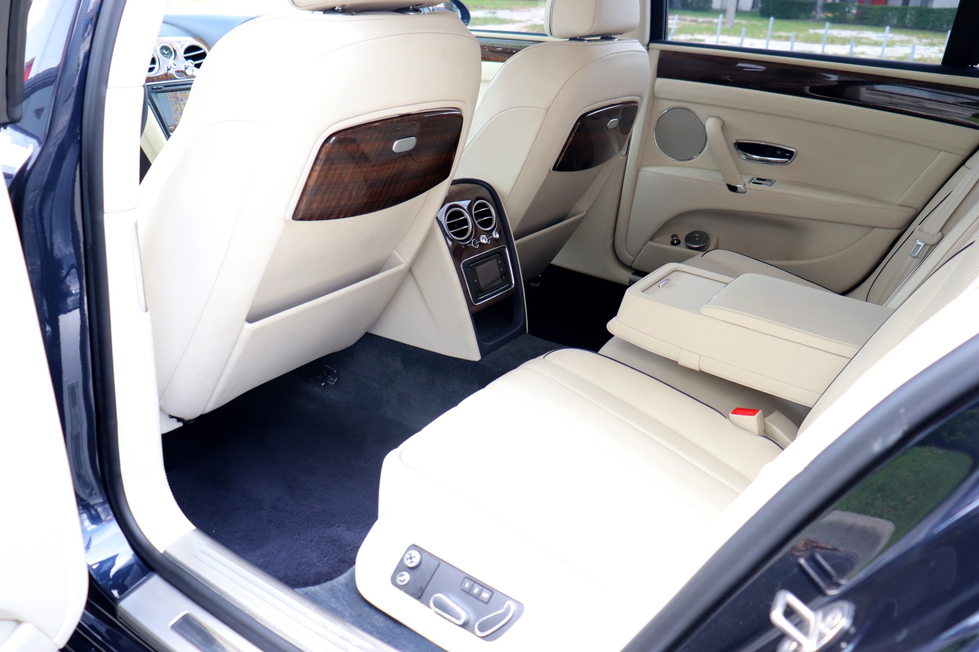 Used-2014-Bentley-Flying-Spur