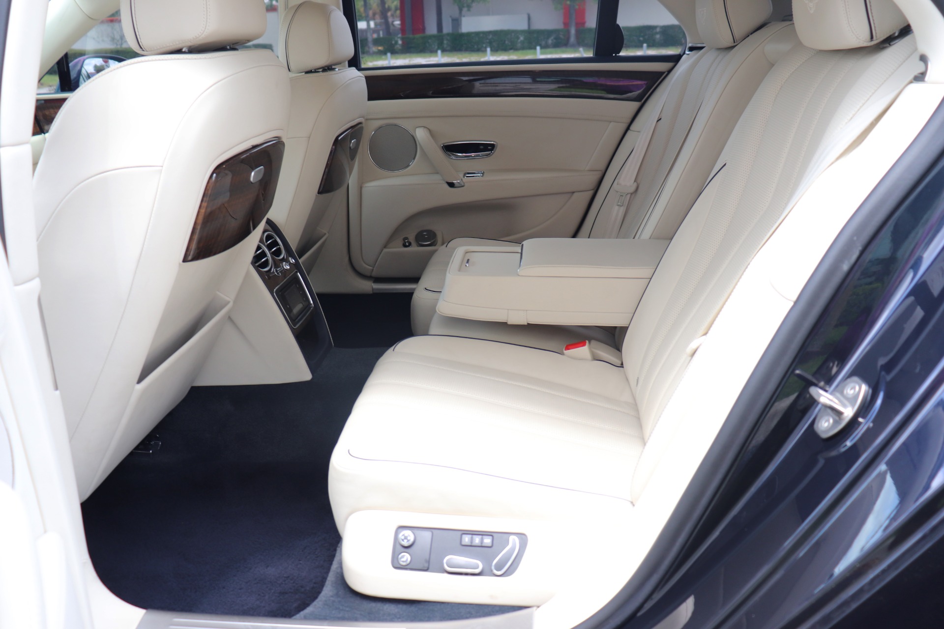 Used-2014-Bentley-Flying-Spur