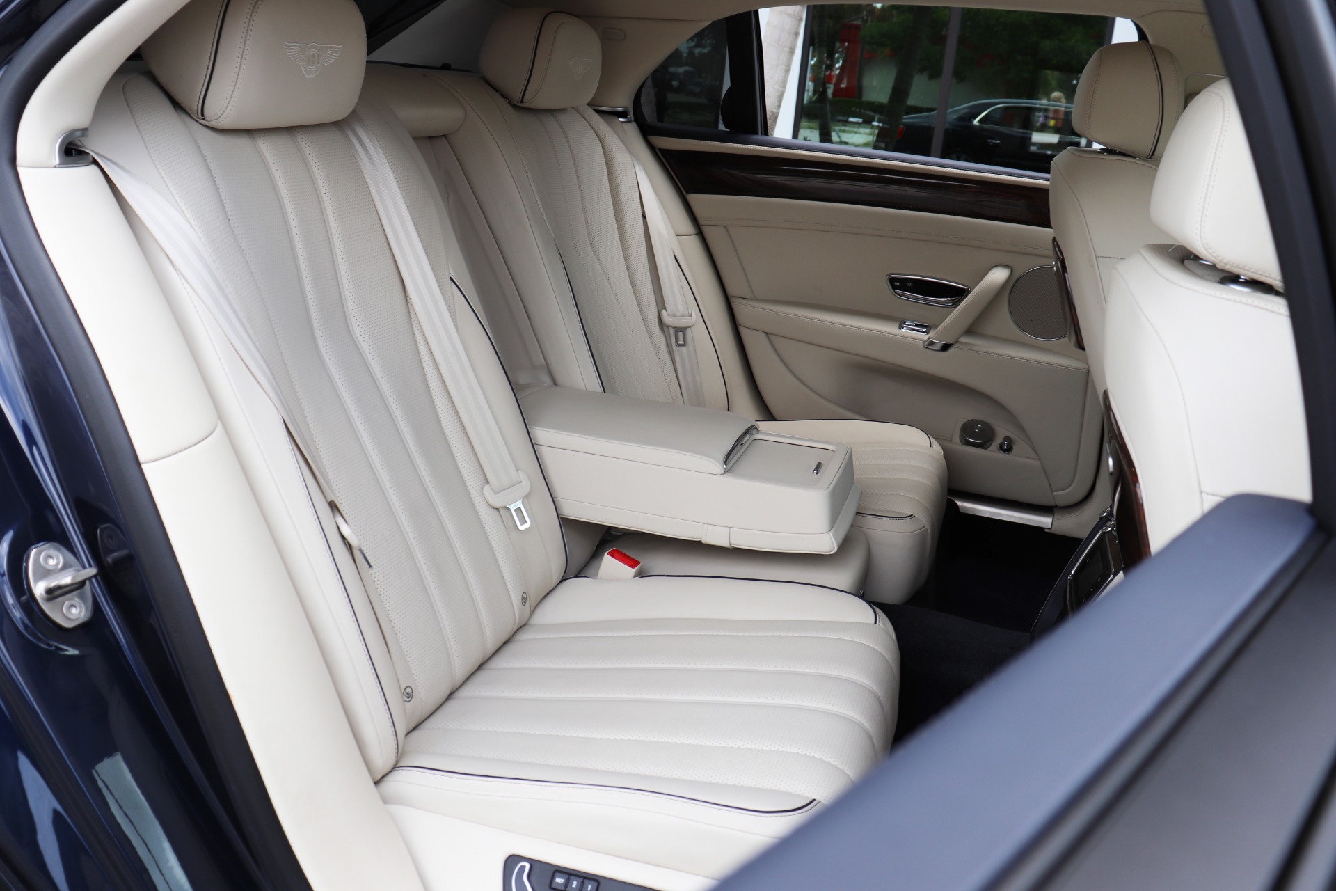 Used-2014-Bentley-Flying-Spur