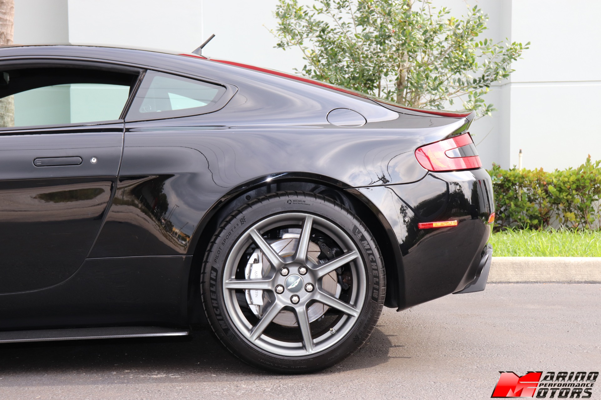 Used-2007-Aston-Martin-V8-Vantage