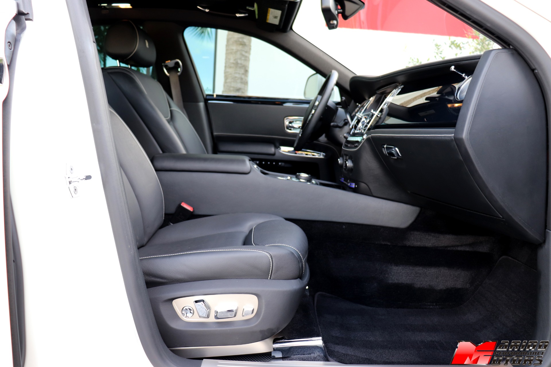Used-2018-Rolls-Royce-Ghost