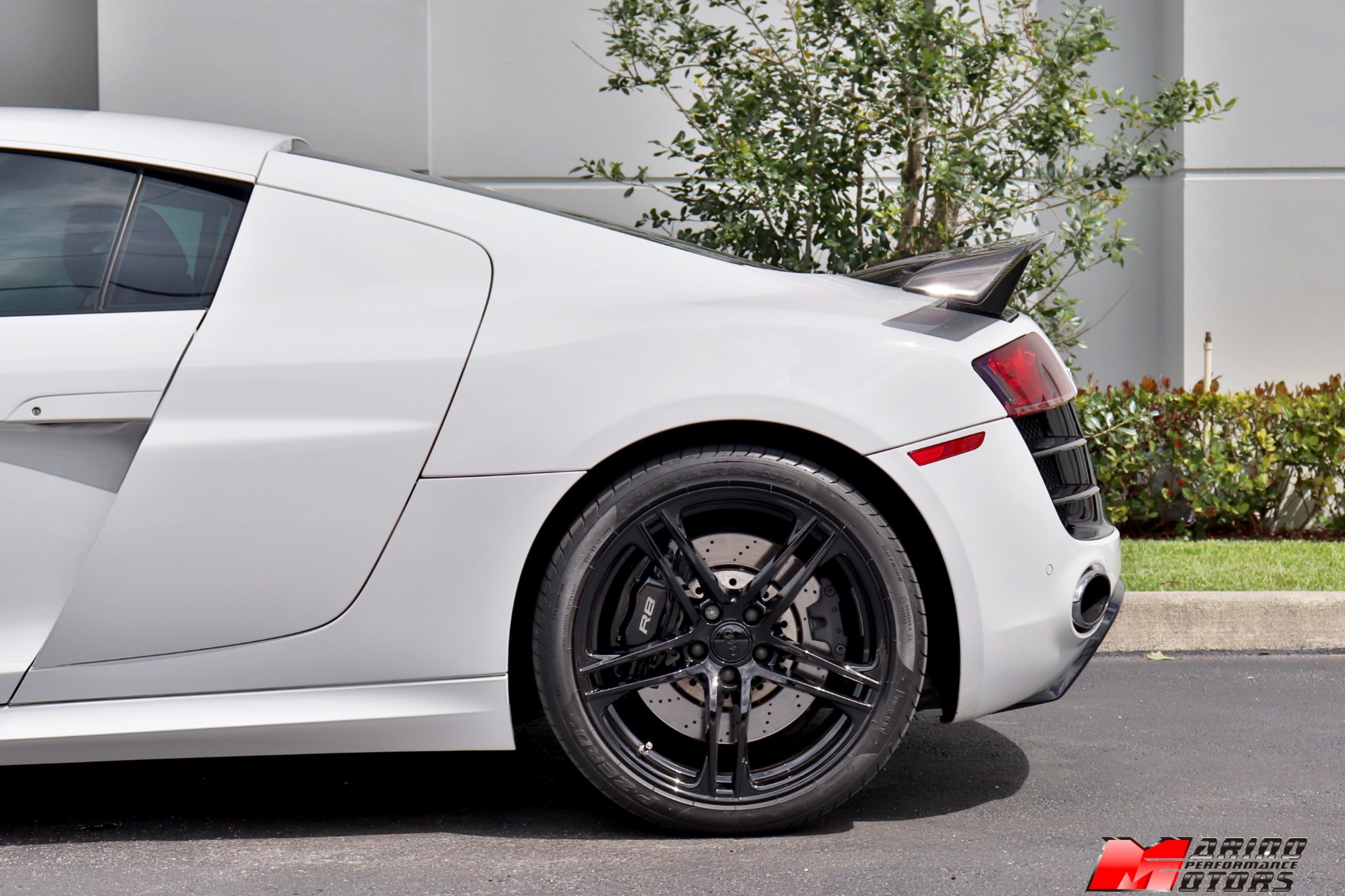 Used-2011-Audi-R8-52-quattro