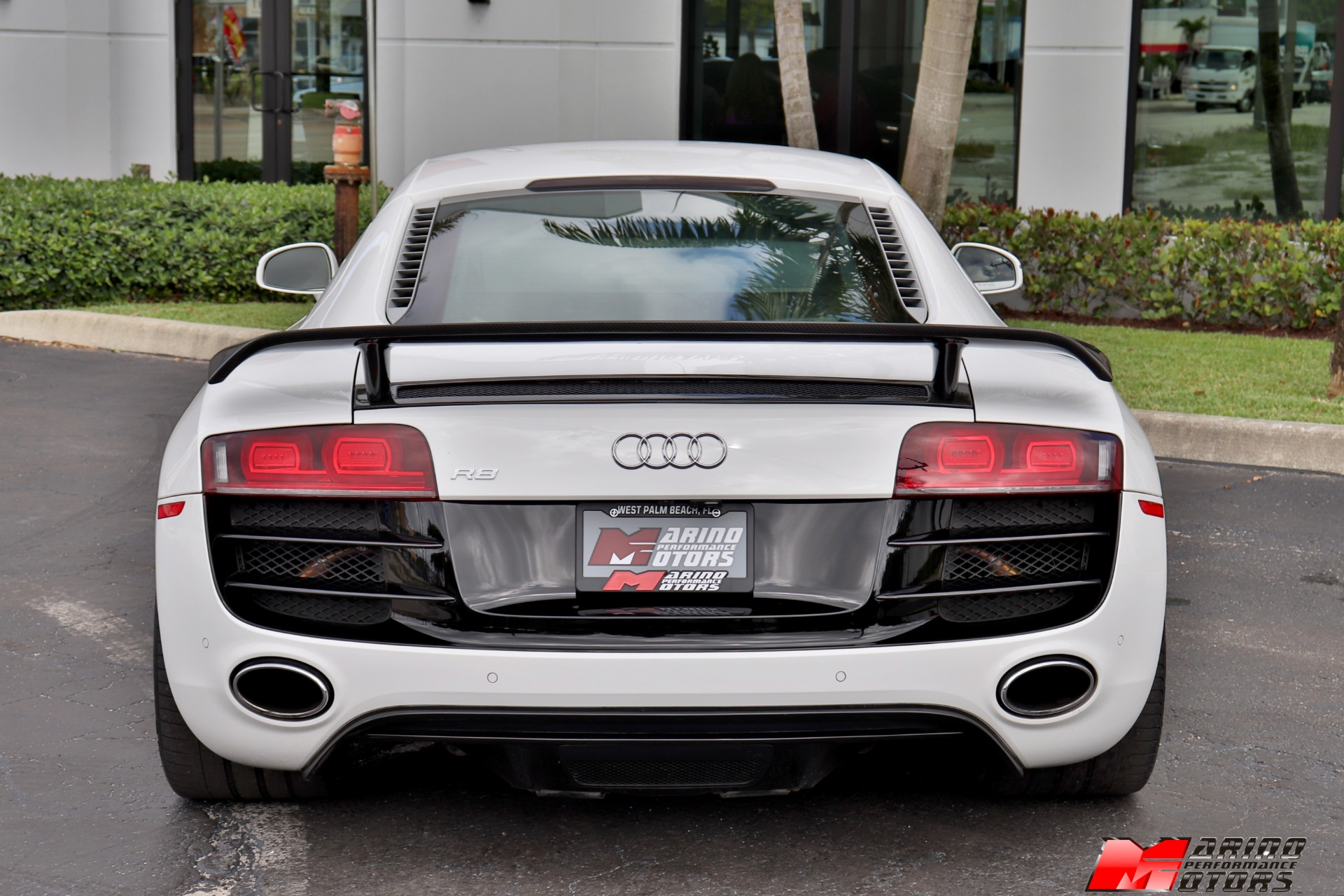 Used-2011-Audi-R8-52-quattro
