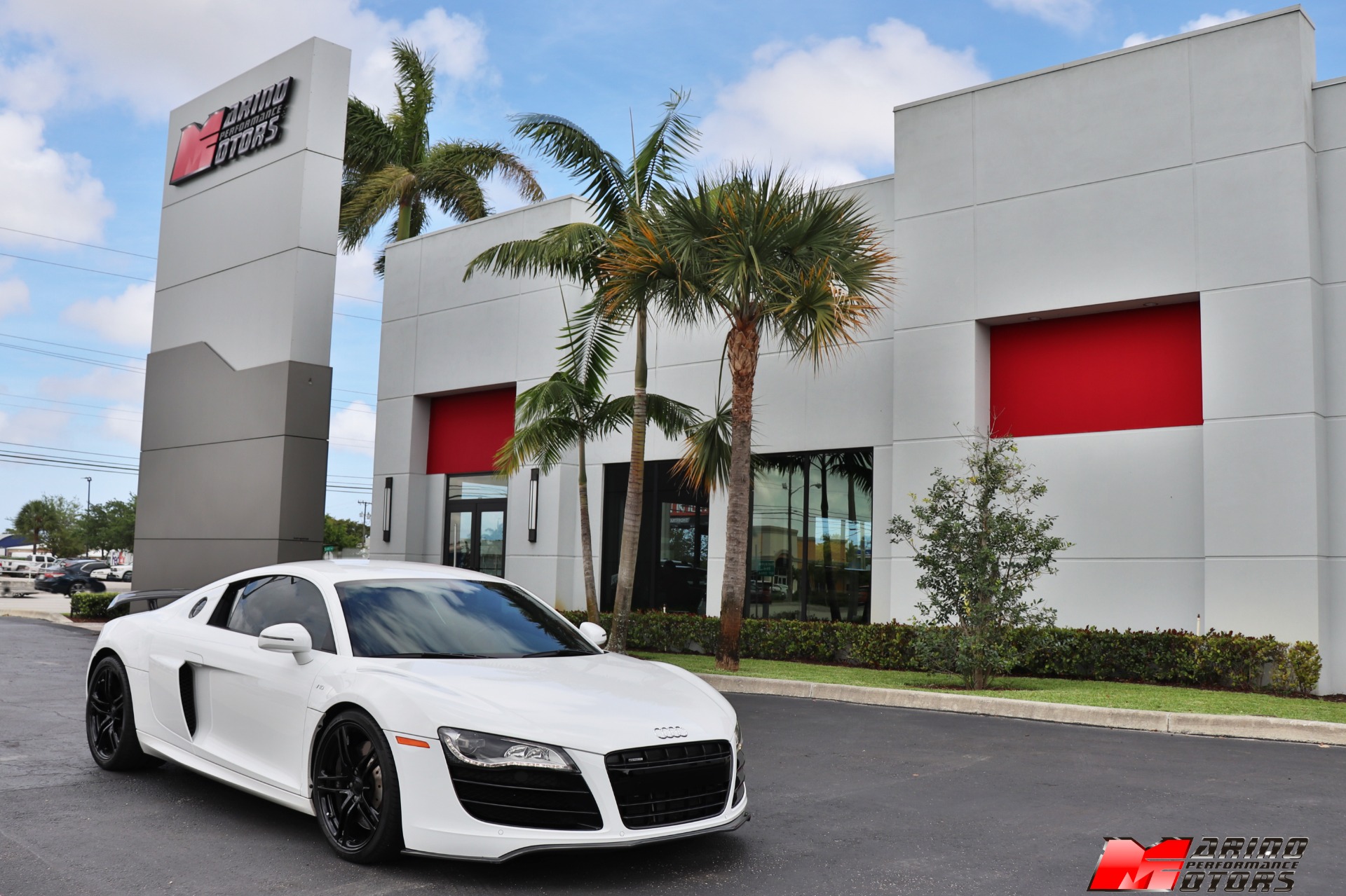 Used-2011-Audi-R8-52-quattro